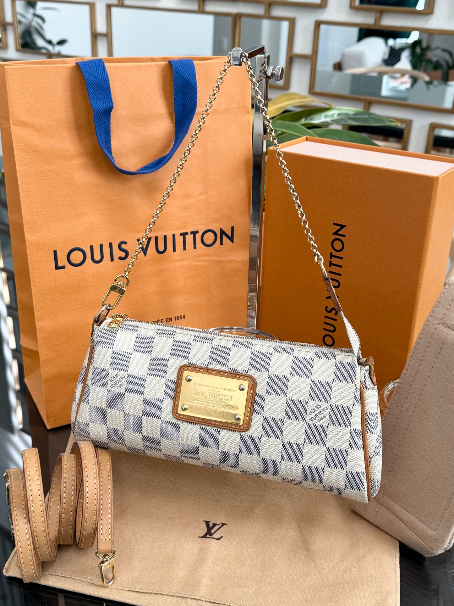 Eva Clutch in Azur with Original Strap,Box Dustbag and Insert Organizer 🗓️ Year: 2011