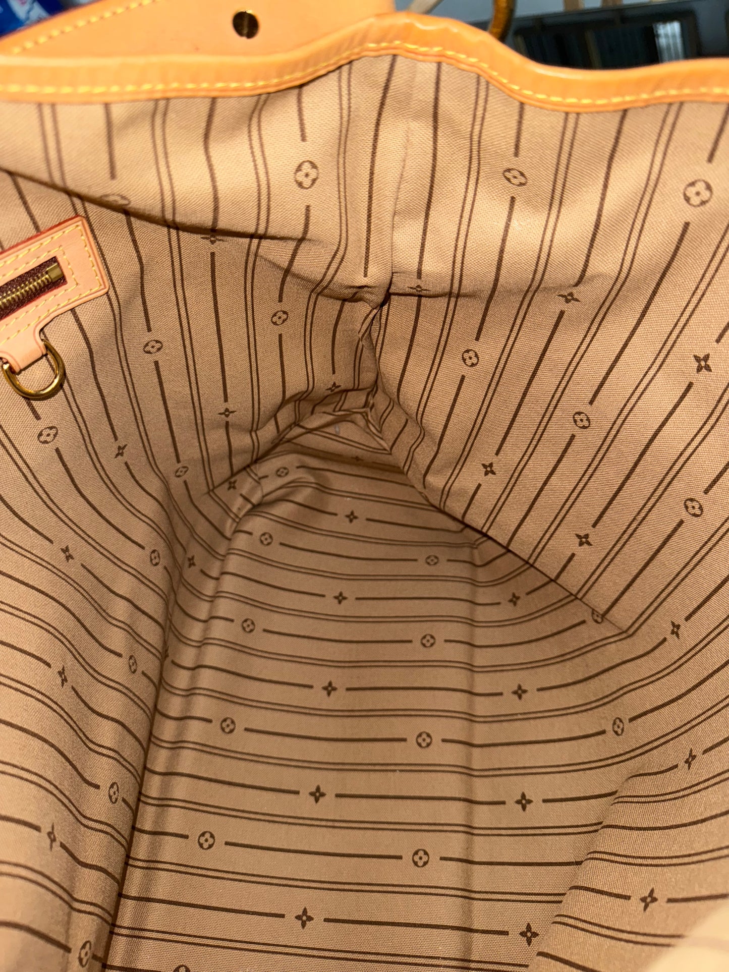 Delightful MM with Dustbag 📅 Year: 2010