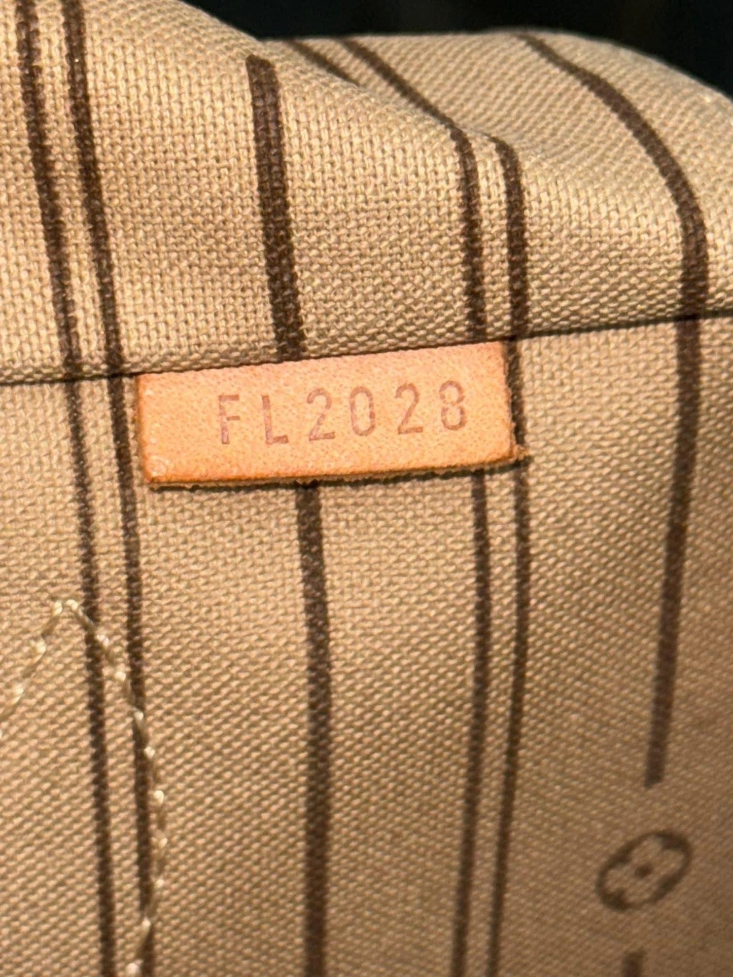 Neverfull GM with Dustbag and Insert Organizer 🗓️ Year: 2008