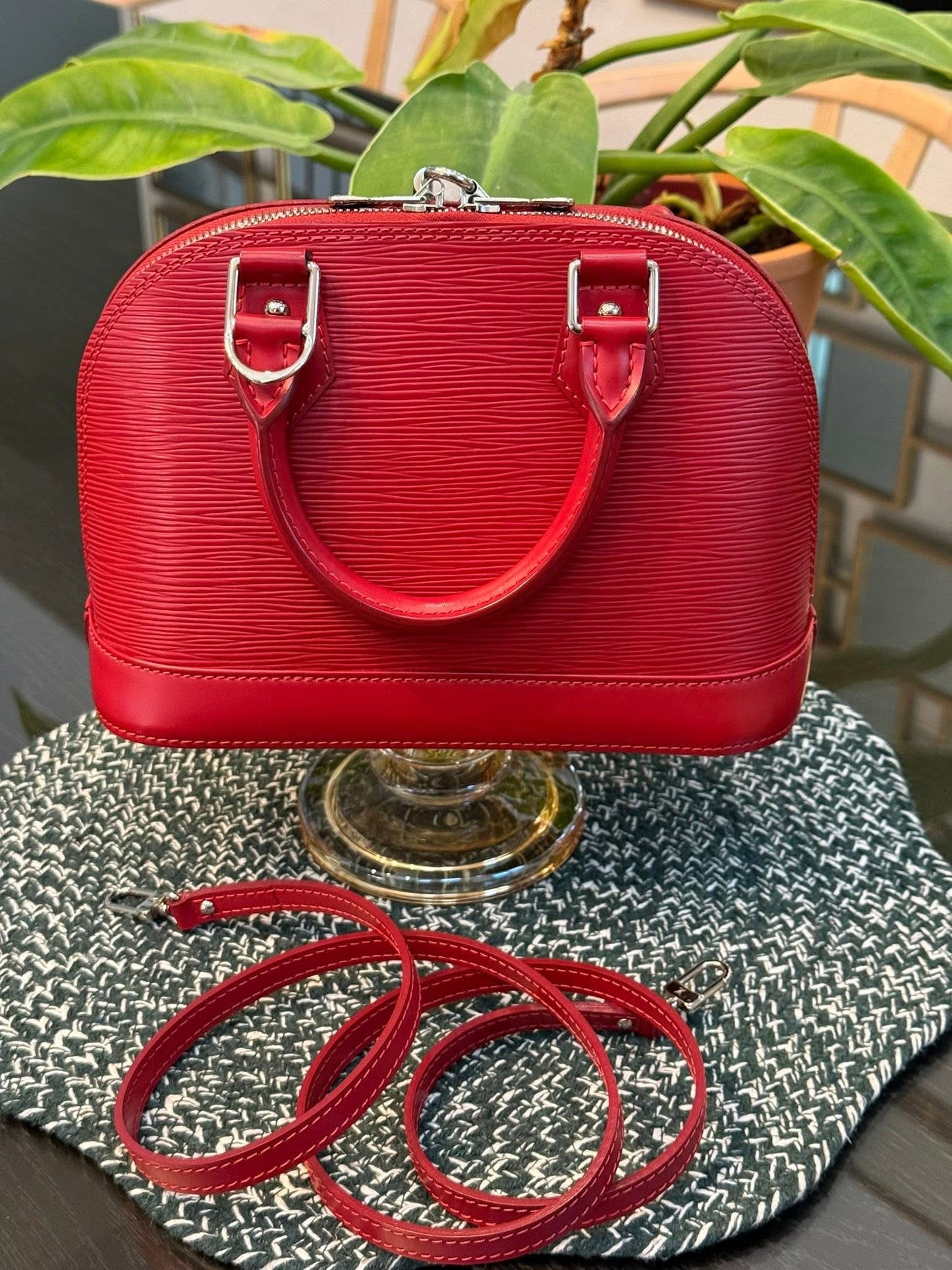 Alma BB in Epi Red with Clochette, Lock 🔐 keys, Original Strap, Dustbag and Insert Organizer 🗓️ Year: 2012