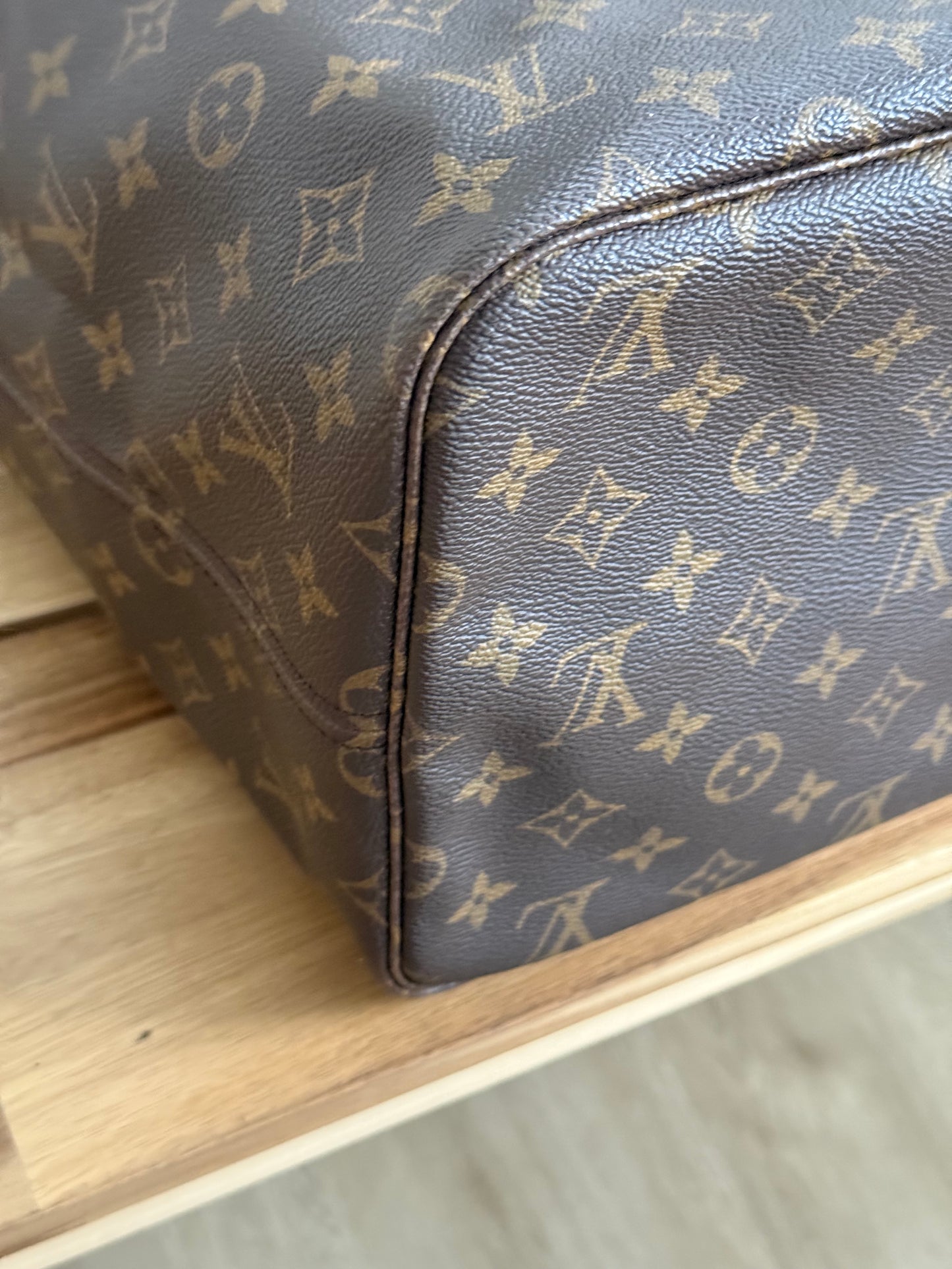 Neverfull GM with Dustbag and Insert Organizer -🗓️ Year: 2010