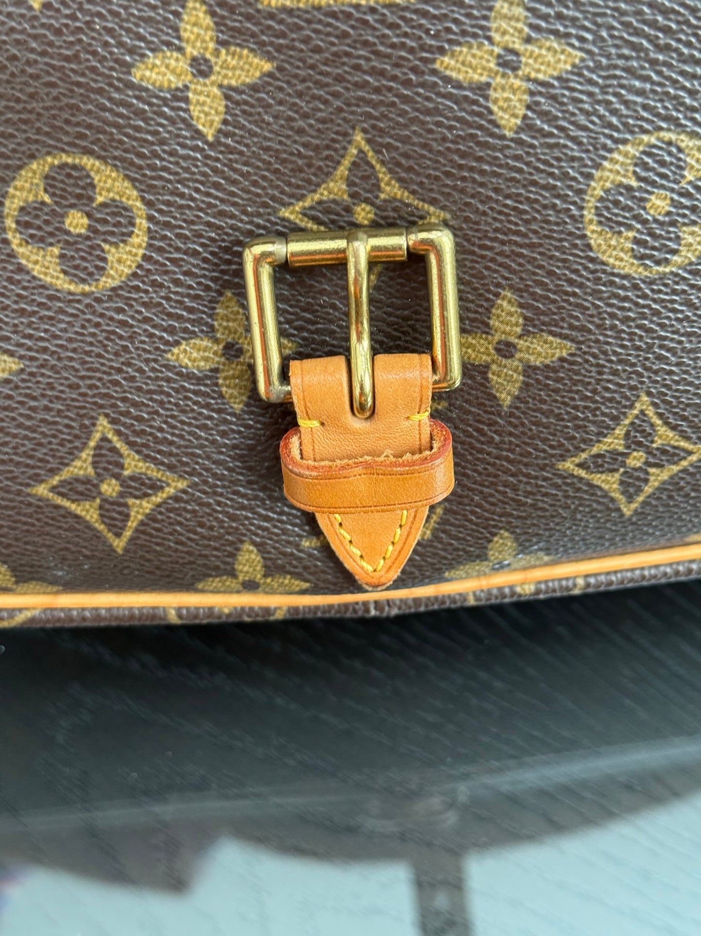 Sologne Crossbody 📅 Year: 2003