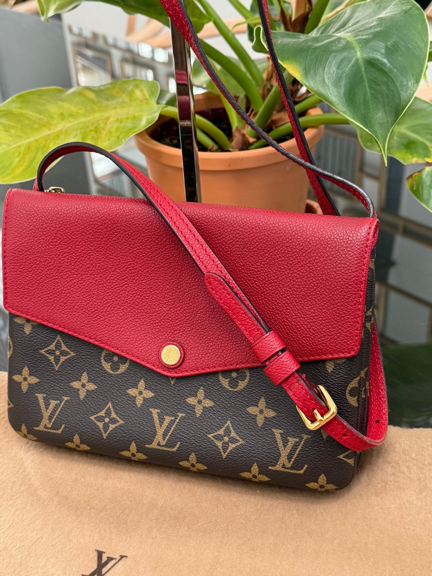 Twice Pochette in Cerise Red with Dustbag -📅 Year: 2015