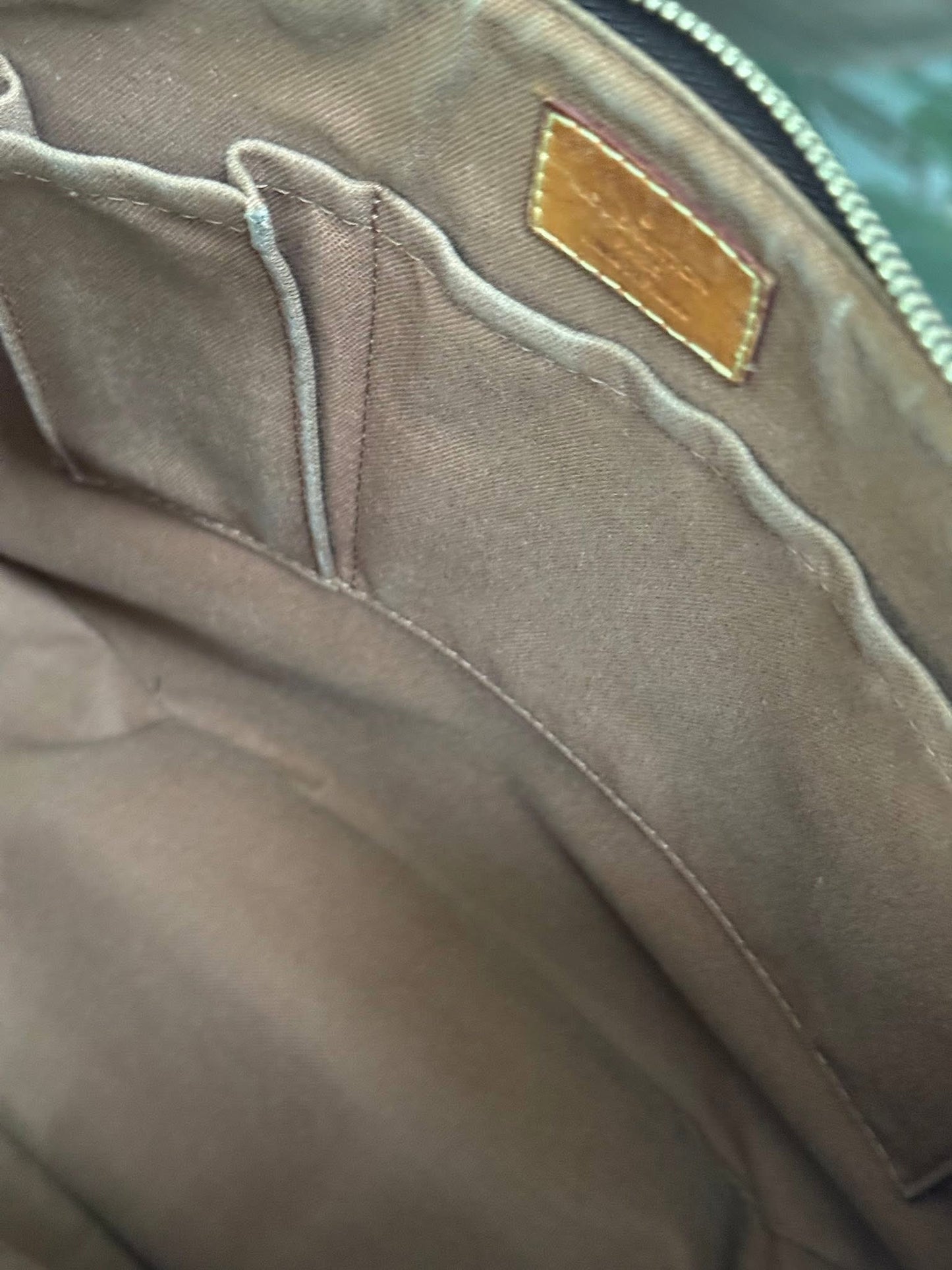 Tulum GM Shoulder/ Crossbody Bag - 🗓️ Year: 2010