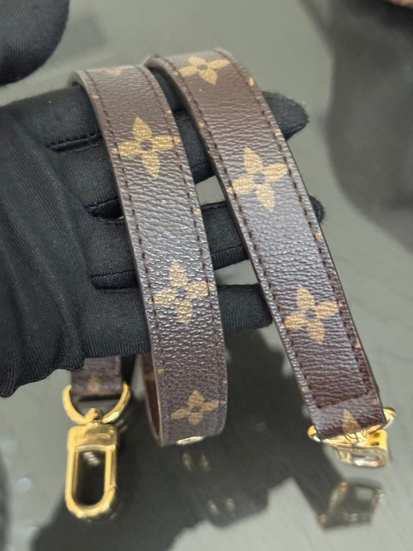Hobo Metis in Monogram with Original Strap and Dustbag 📅 Year: 2013