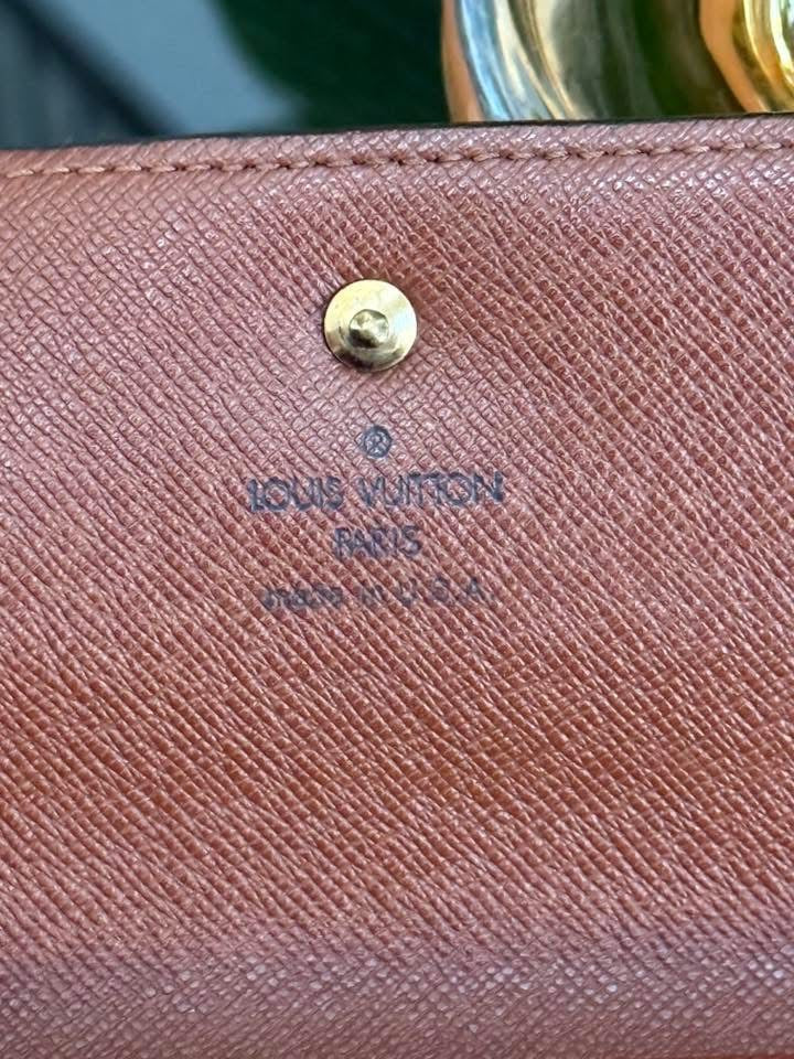 International Wallet in Monogram 🗓️ Year: 2003