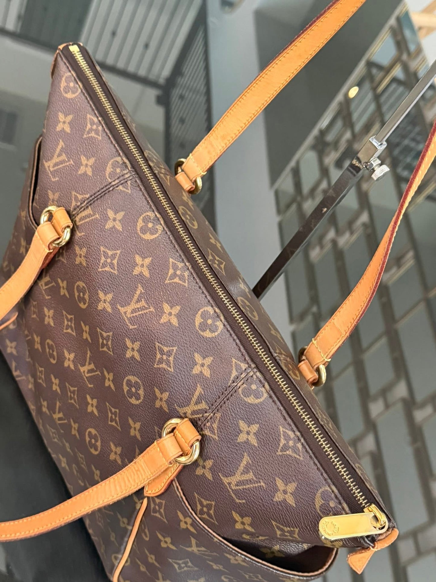 Totally MM in Monogram with Dustbag and Insert Organizer 📅 Year: 2010