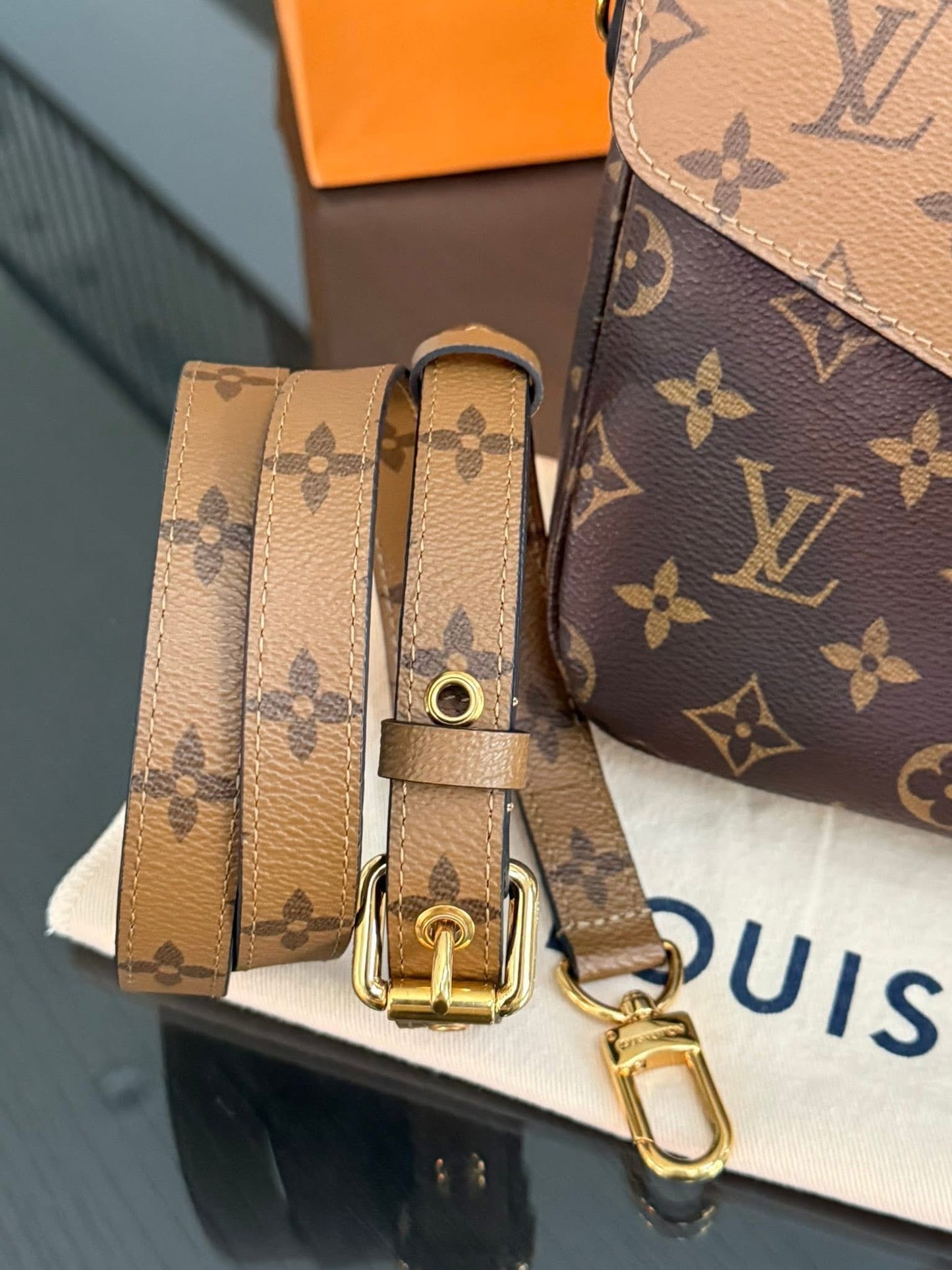 Pochette Metis Reverse in Monogram with Original Strap, Box, Dustbag and Paper bag 🗓️ Year 2019