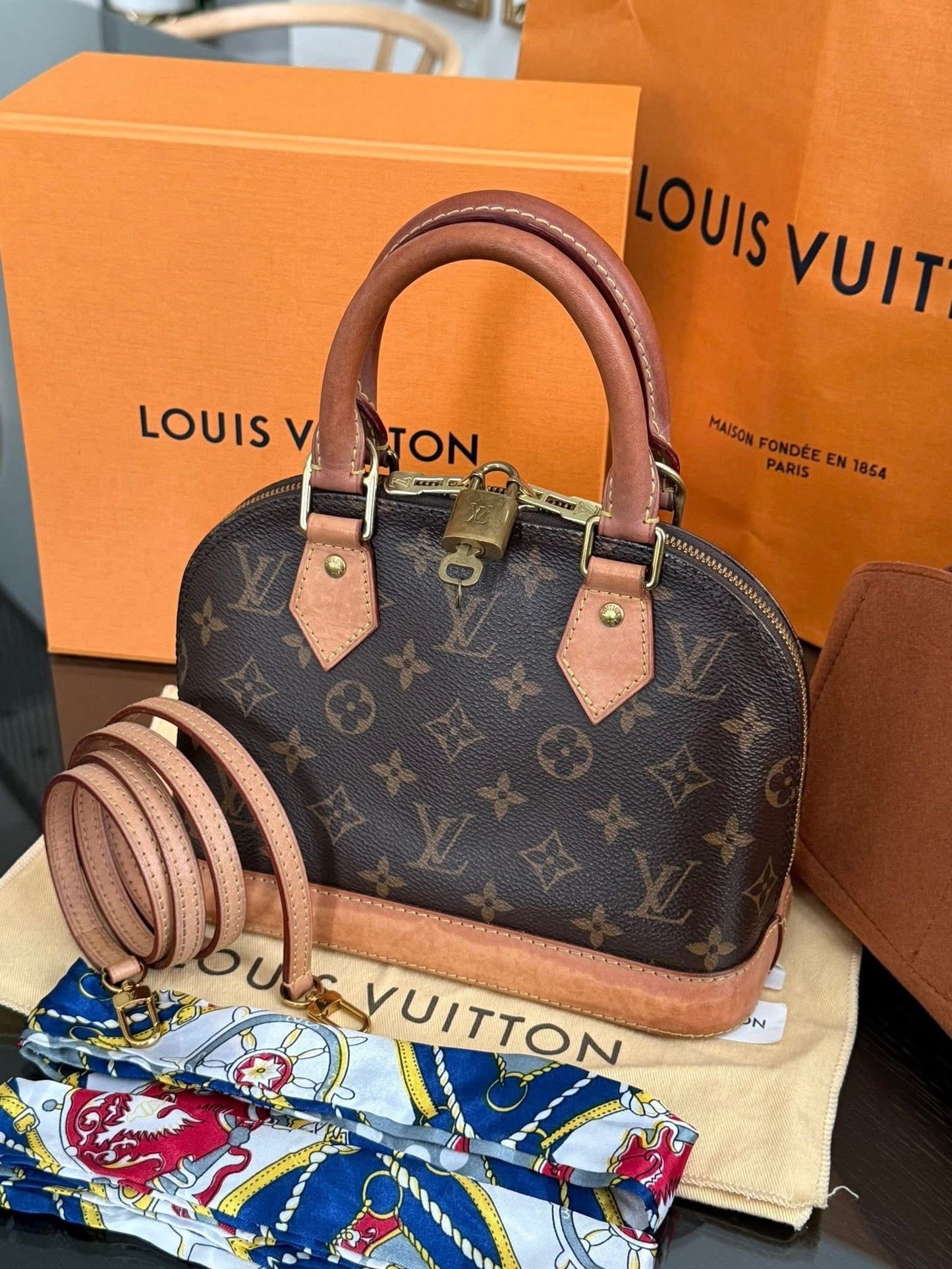Alma BB in Monogram with Lock 🔐 key, Original Strap, Insert Organizer, Box,Dustbag and Paper bag 🗓️ Year: 2020
