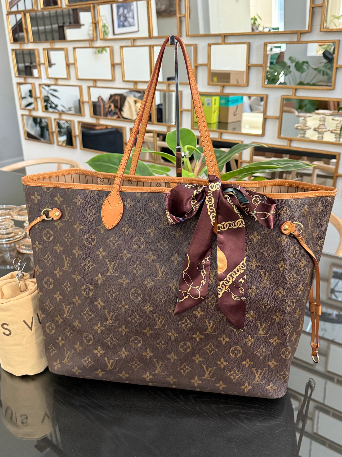 Neverfull GM with Dustbag and twilly -📅 Year: 2009