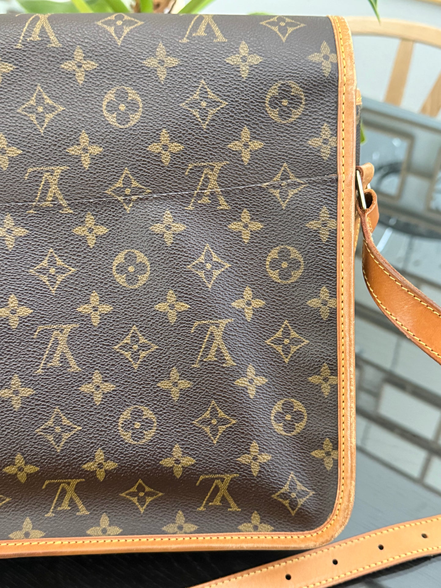 Gibeciere GM Messenger/ Crossbody Bag 📅 Year: 1994