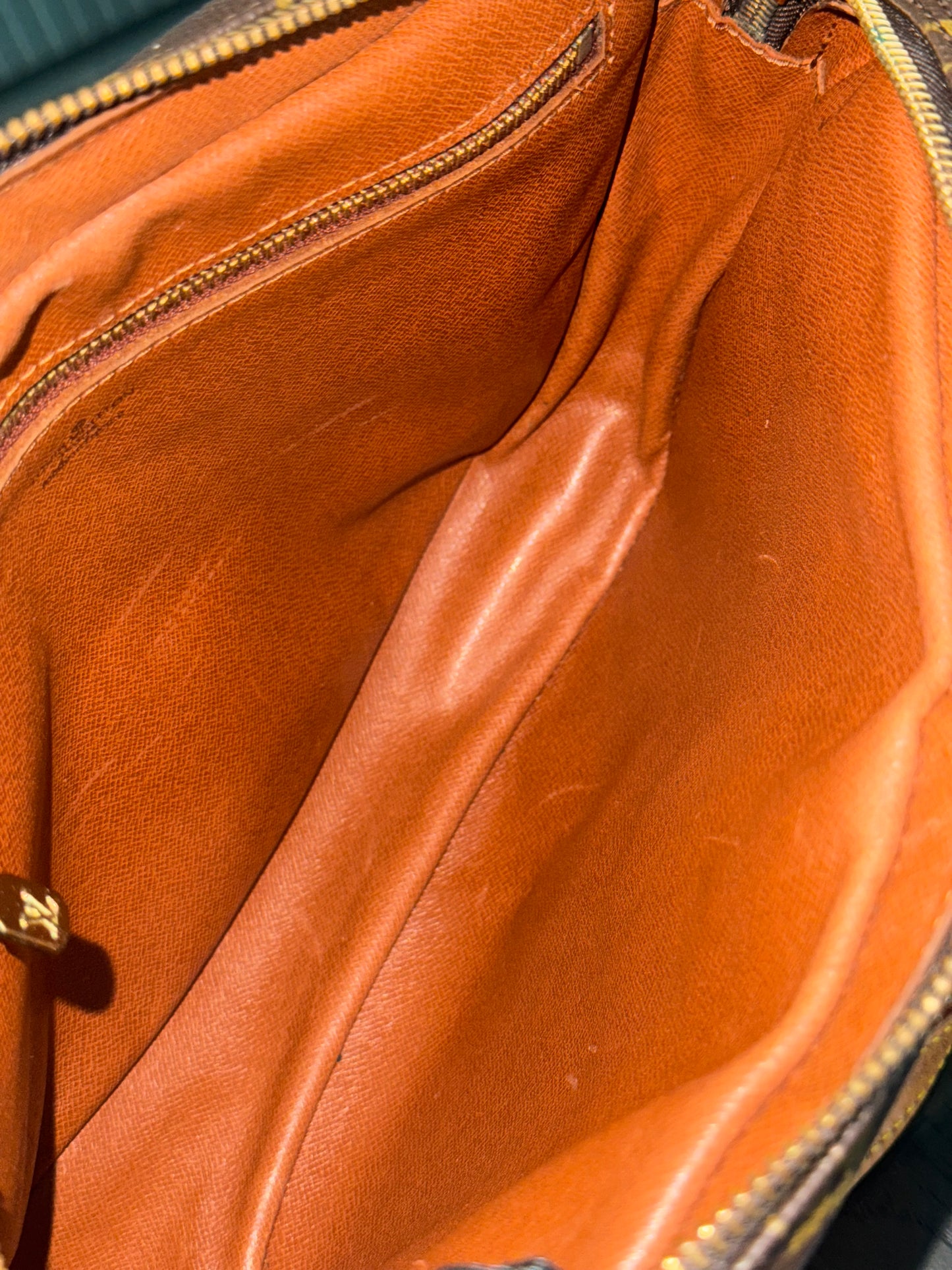 Jeaunefille GM Crossbody - 📅 Year: 1988