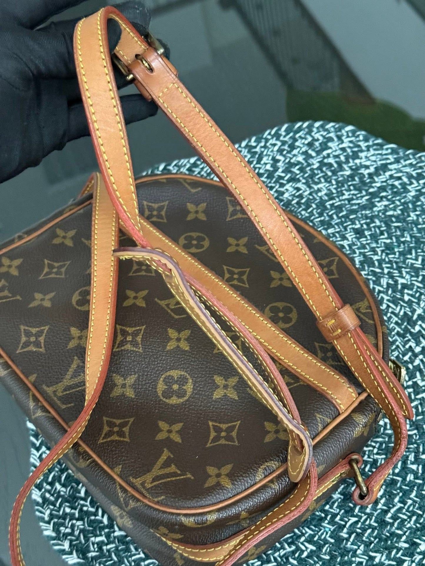 Senlis Crossbody - 🗓️ Year: 1991