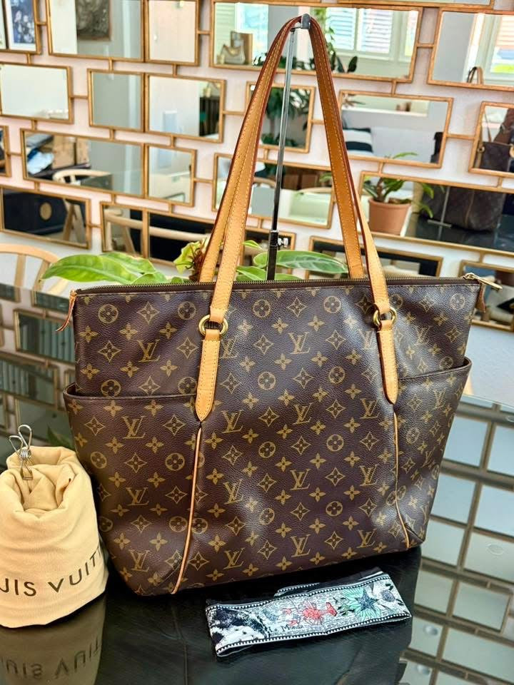 Totally GM in Monogram with Dustbag and Non branded Twilly 📅 Year: 2015