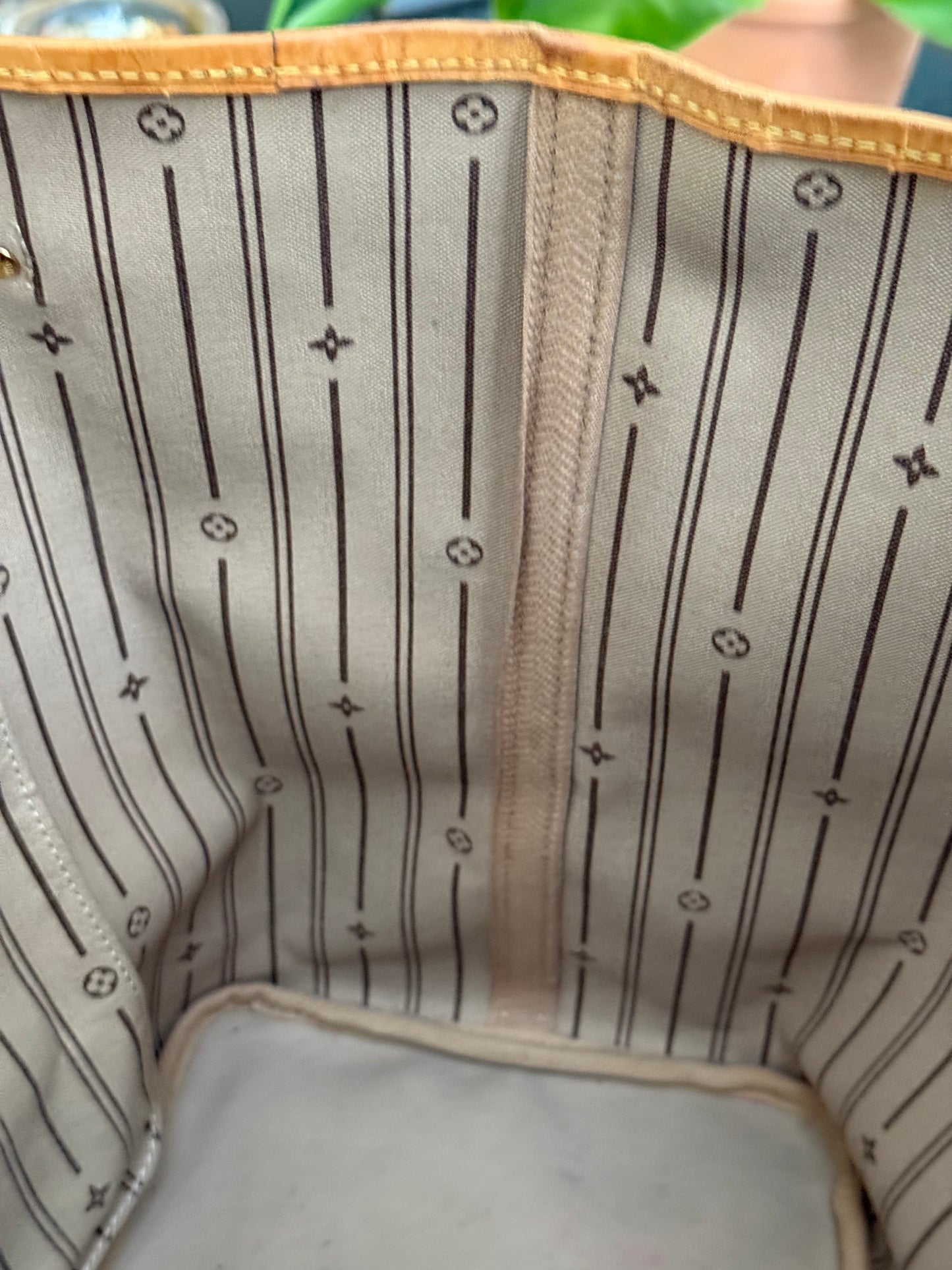 Neverfull GM with Dustbag and Insert Organizer 📅 Year: 2012