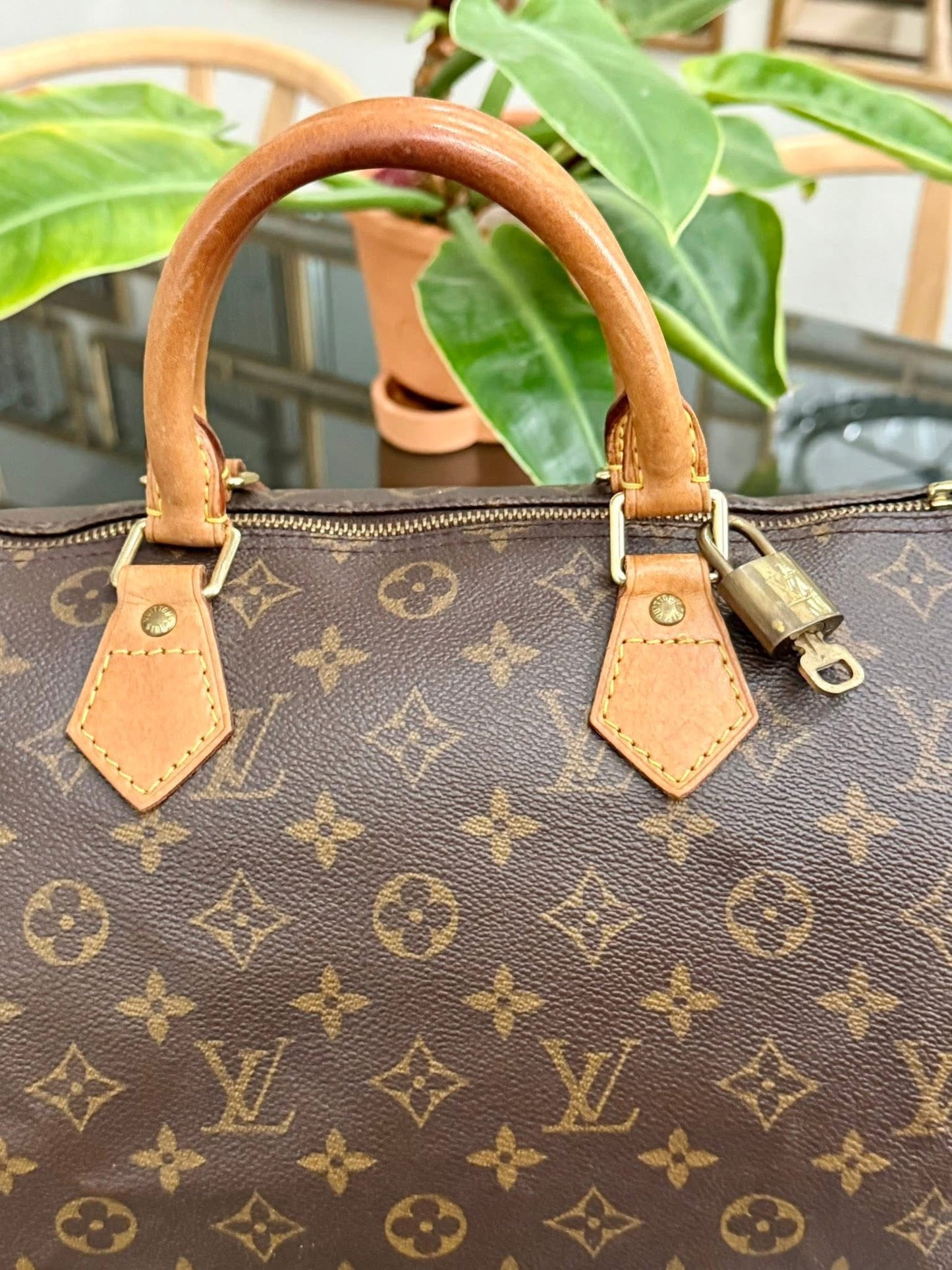 Speedy 30 with 🔐 Lock & Key - 📅 Year: 2003
