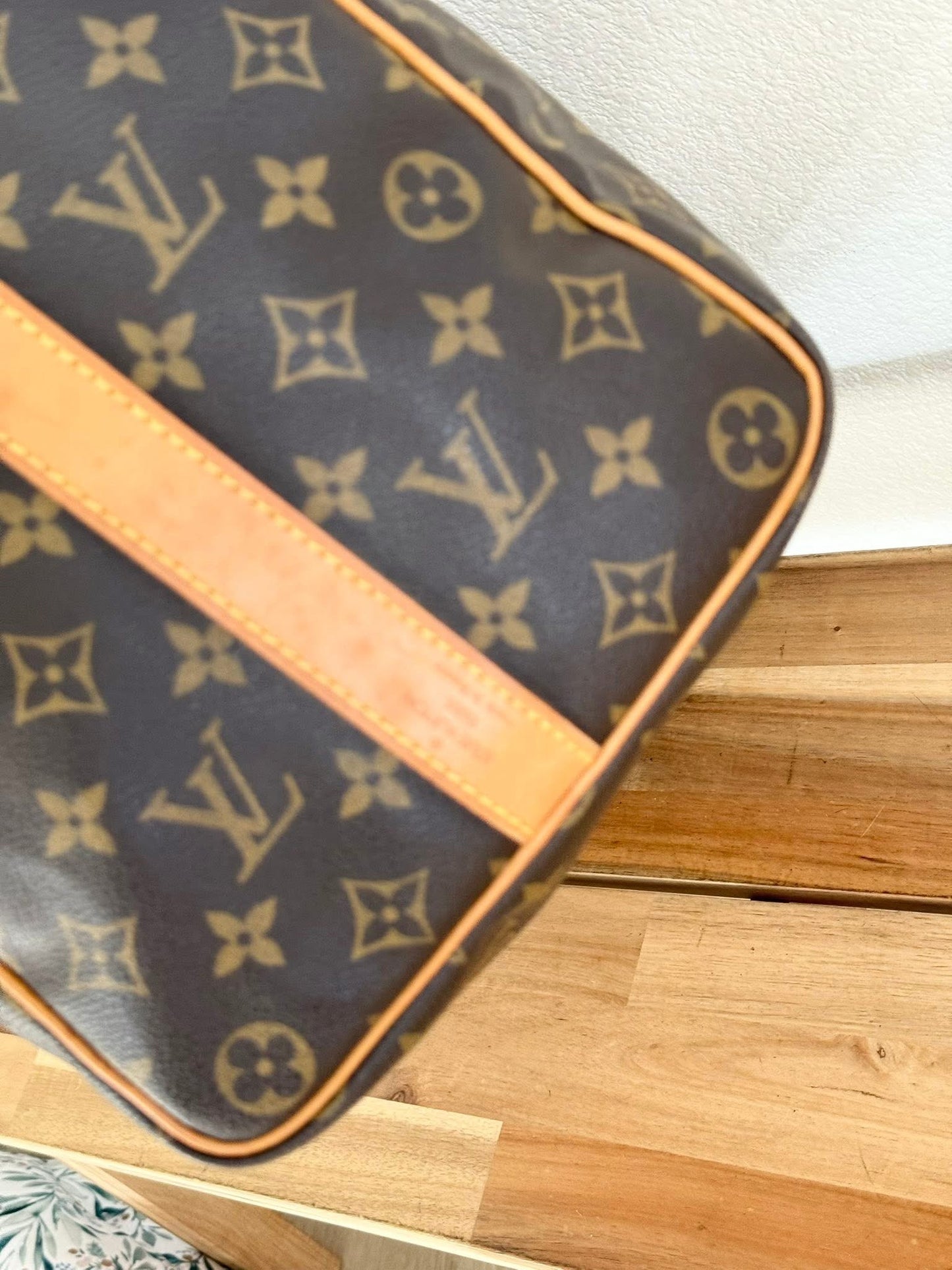 Keepall 45 Bandoulier with Original Strap, Luggage tag and Poignet 📅 Year: 1998