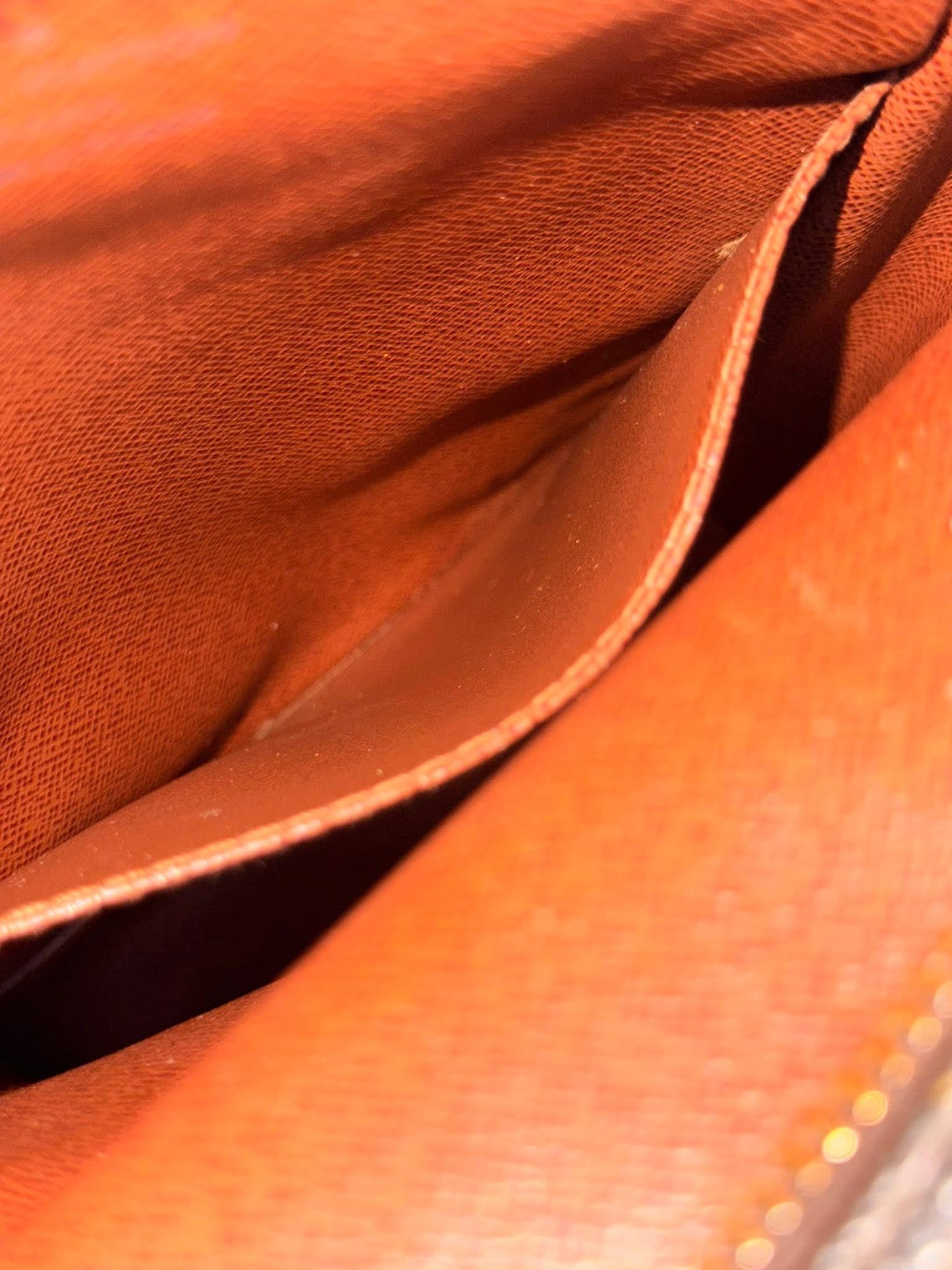 Amazon PM Crossbody 🗓️ Year: 2007