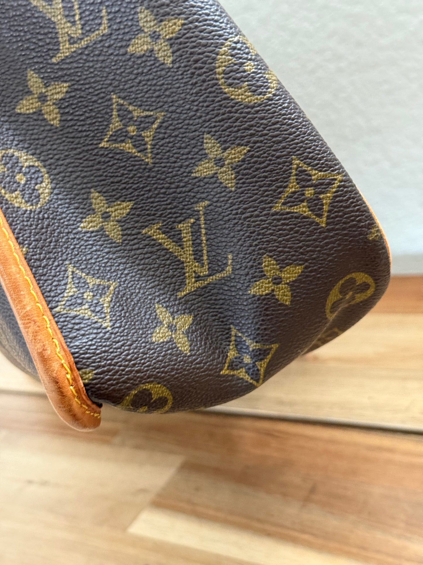 Gibeciere GM Crossbody - 📅 Year: 1997