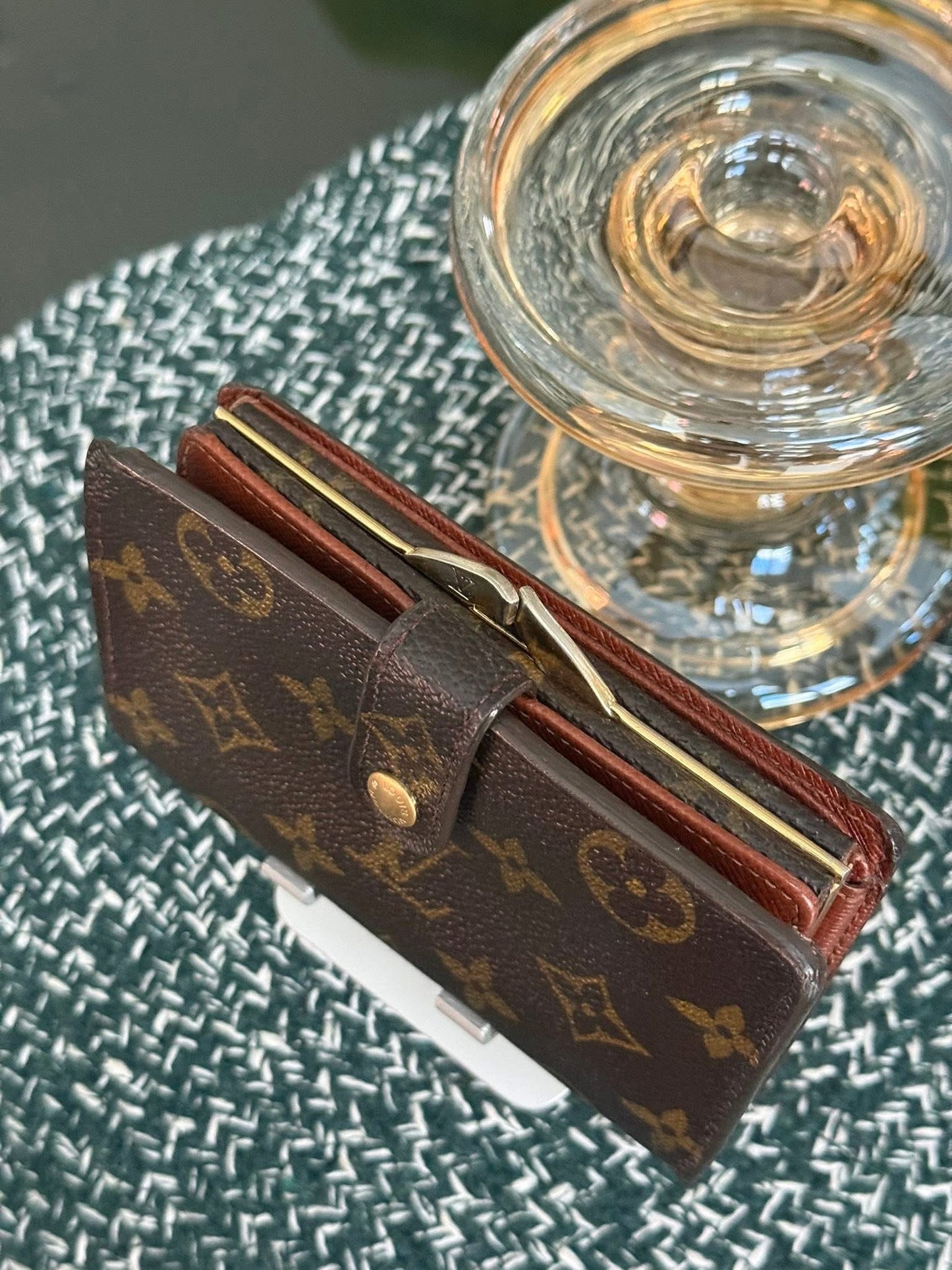 Kisslock Wallet in Monogram 🗓️ Year: 2000