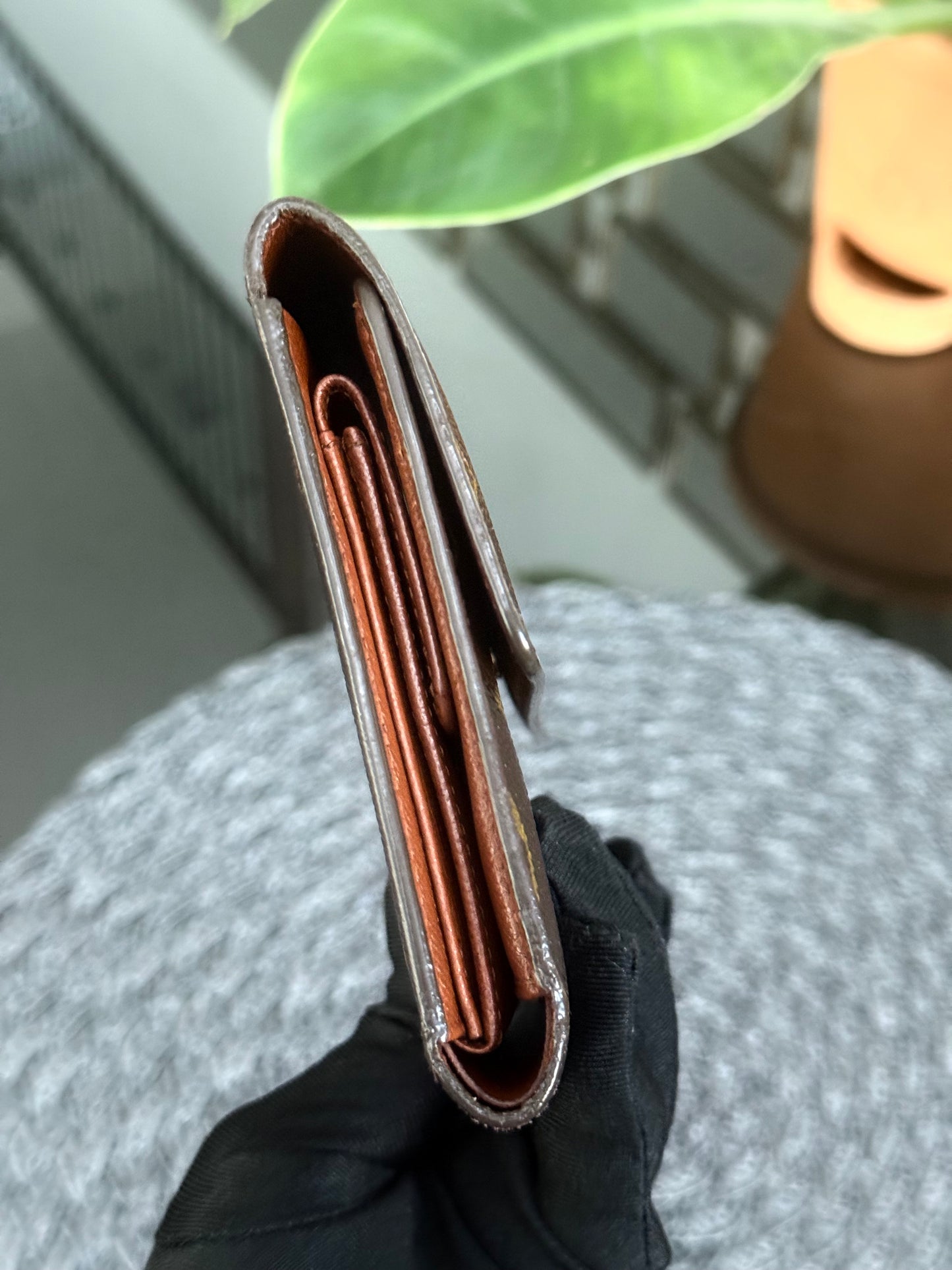 Etui Wallet Passport Holder in Monogram with 6 Cardholders 🗓️ Year: 1998