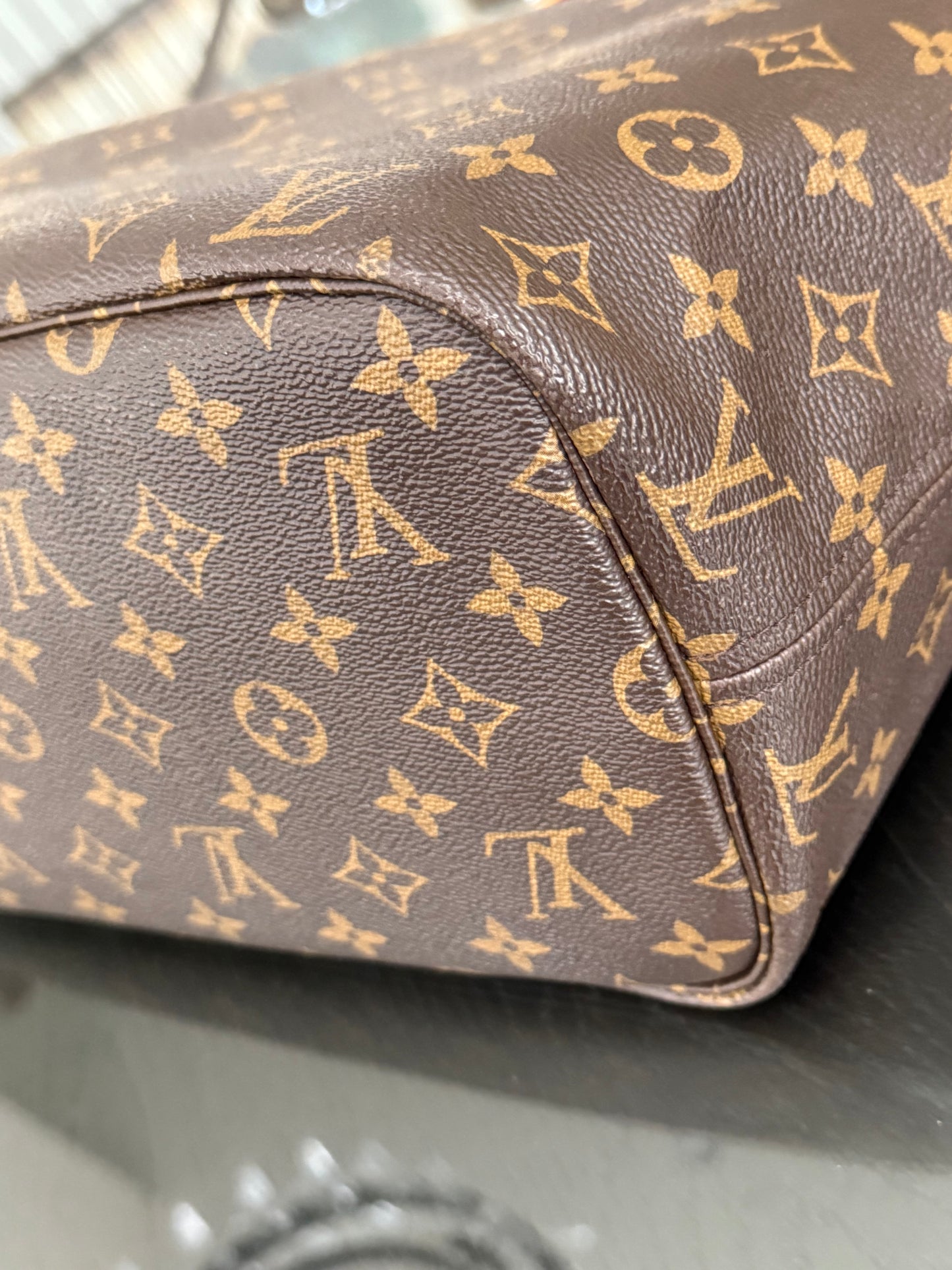 Neverfull MM in Peony interior with Dustbag 📅 Year: 2019