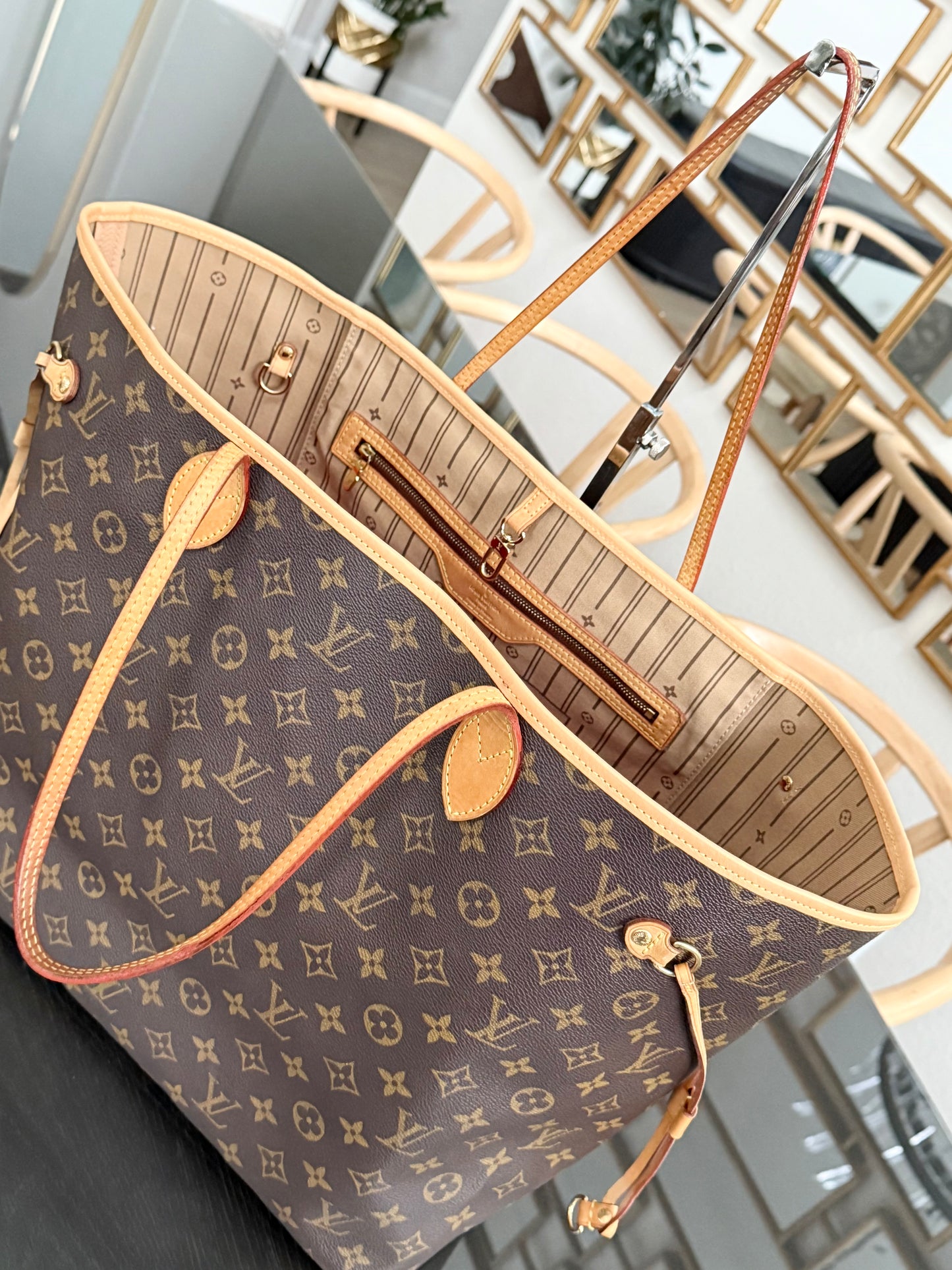 Neverfull GM in Monogram with Dustbag and Insert Organizer 📅 Year: 2007