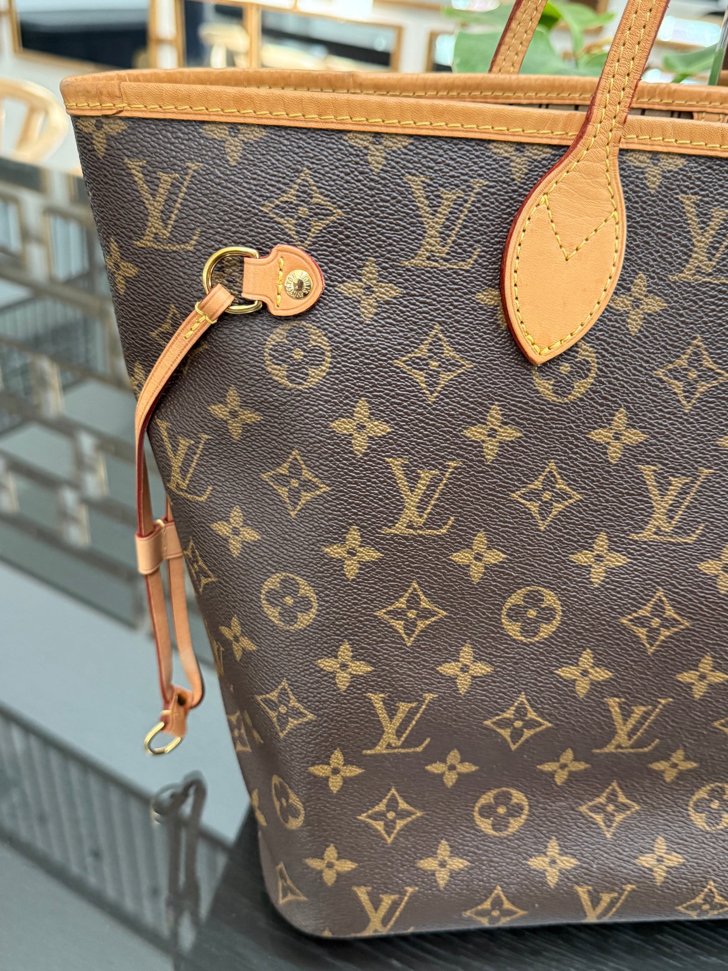 Neverfull MM in Monogram with Dustbag and Insert Organizer 📅 Year: 2017