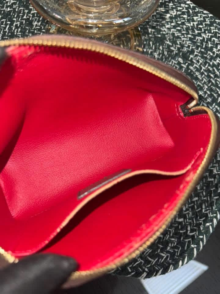 Cosmetic Pouch PM in DE 🗓️
