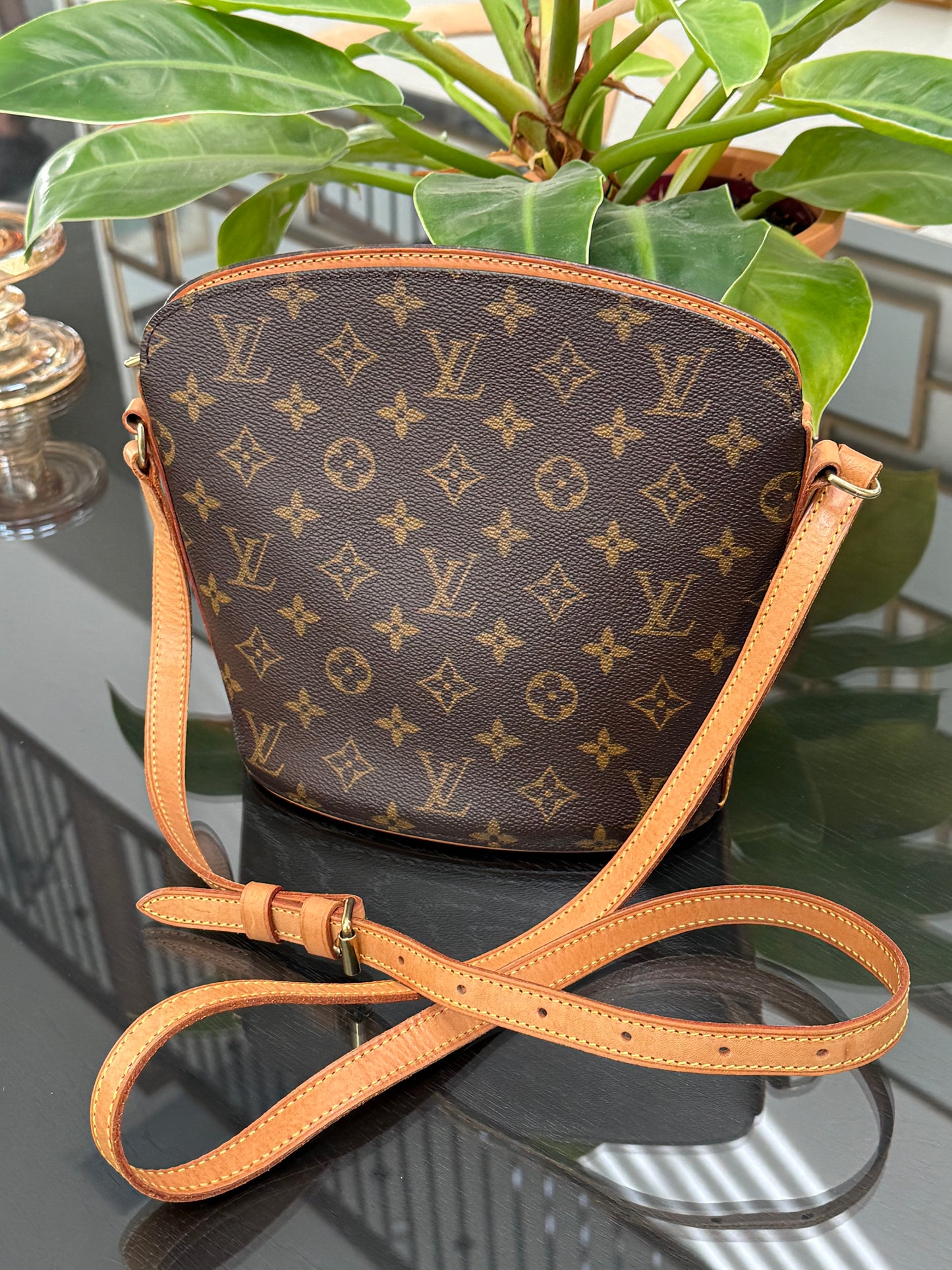 Drouot Crossbody 
📅 Year: 1997