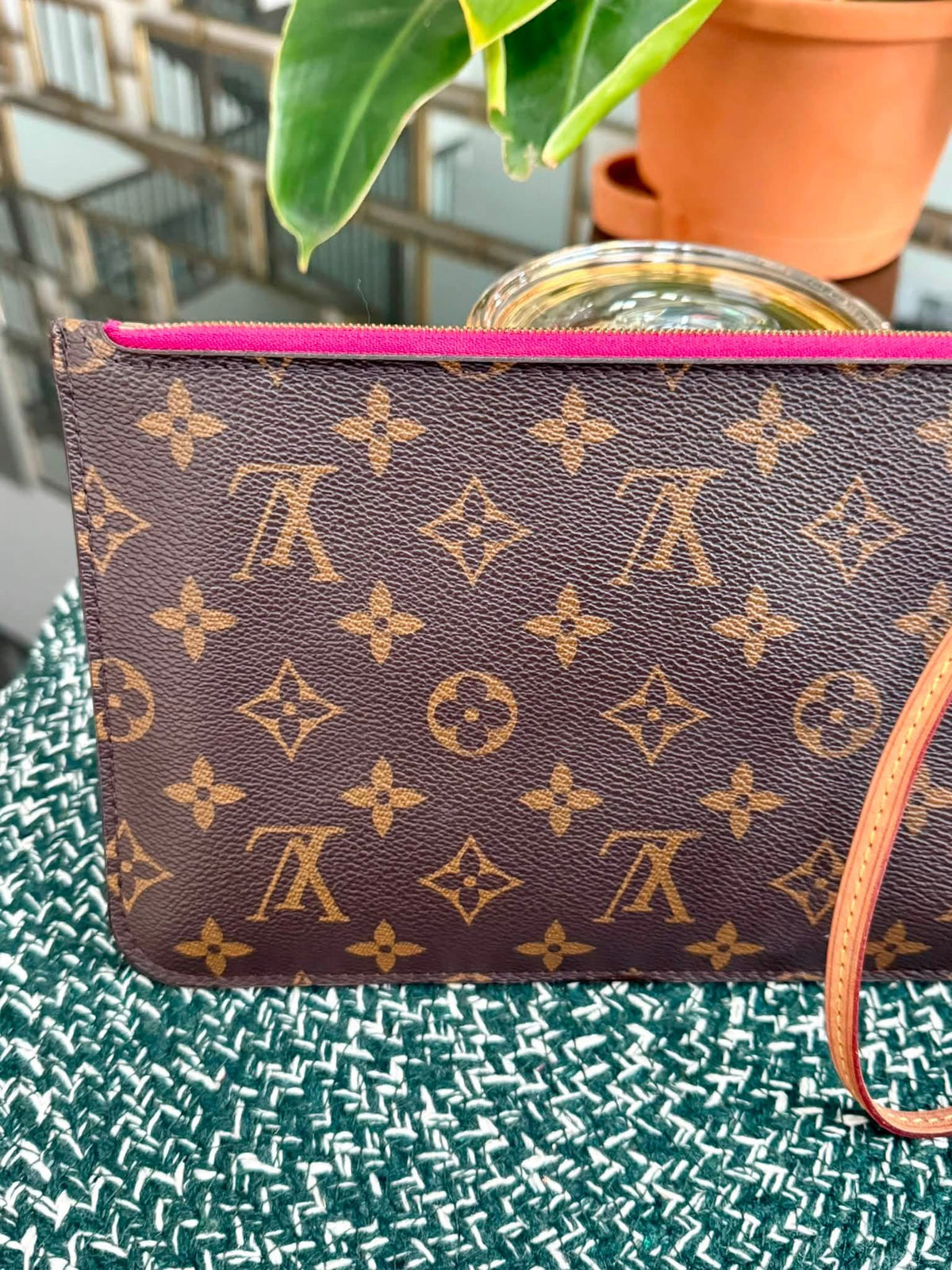 Neverfull MM/GM Pouch in Peony 🗓️Year 2020