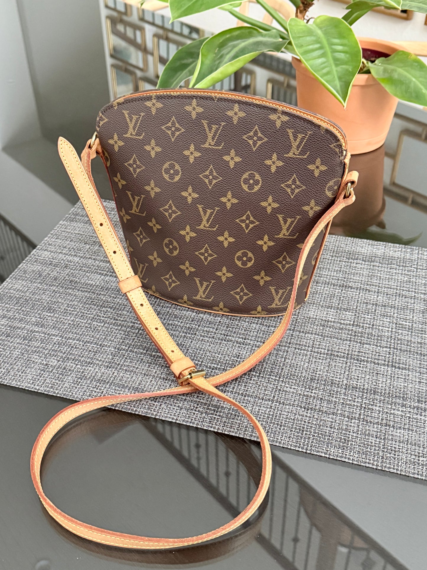 Drouot Crossbody-🗓️ Year 1999