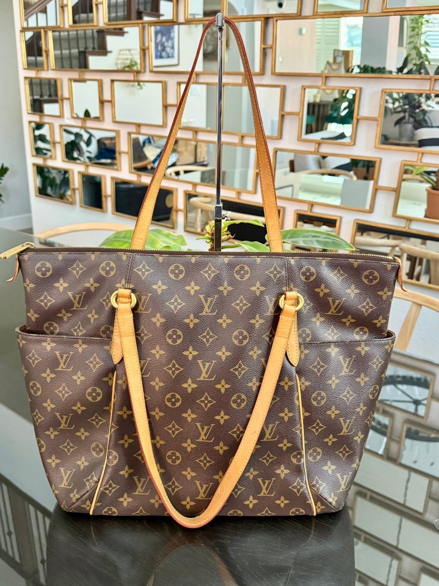 Totally GM in Monogram with Dustbag and Non branded Twilly 📅 Year: 2015