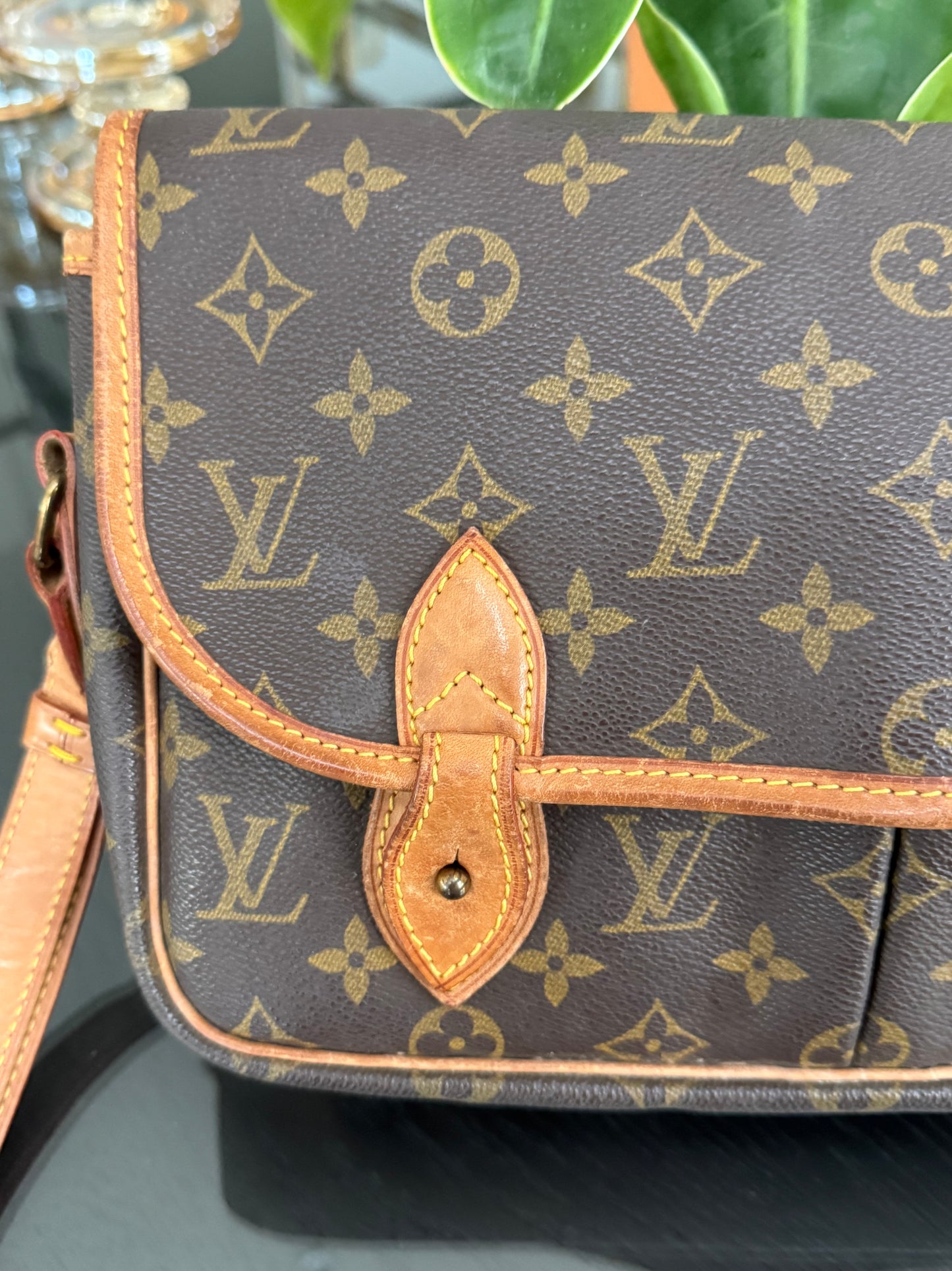 Gibeciere MM Crossbody Messenger -
📅 Year: 1991