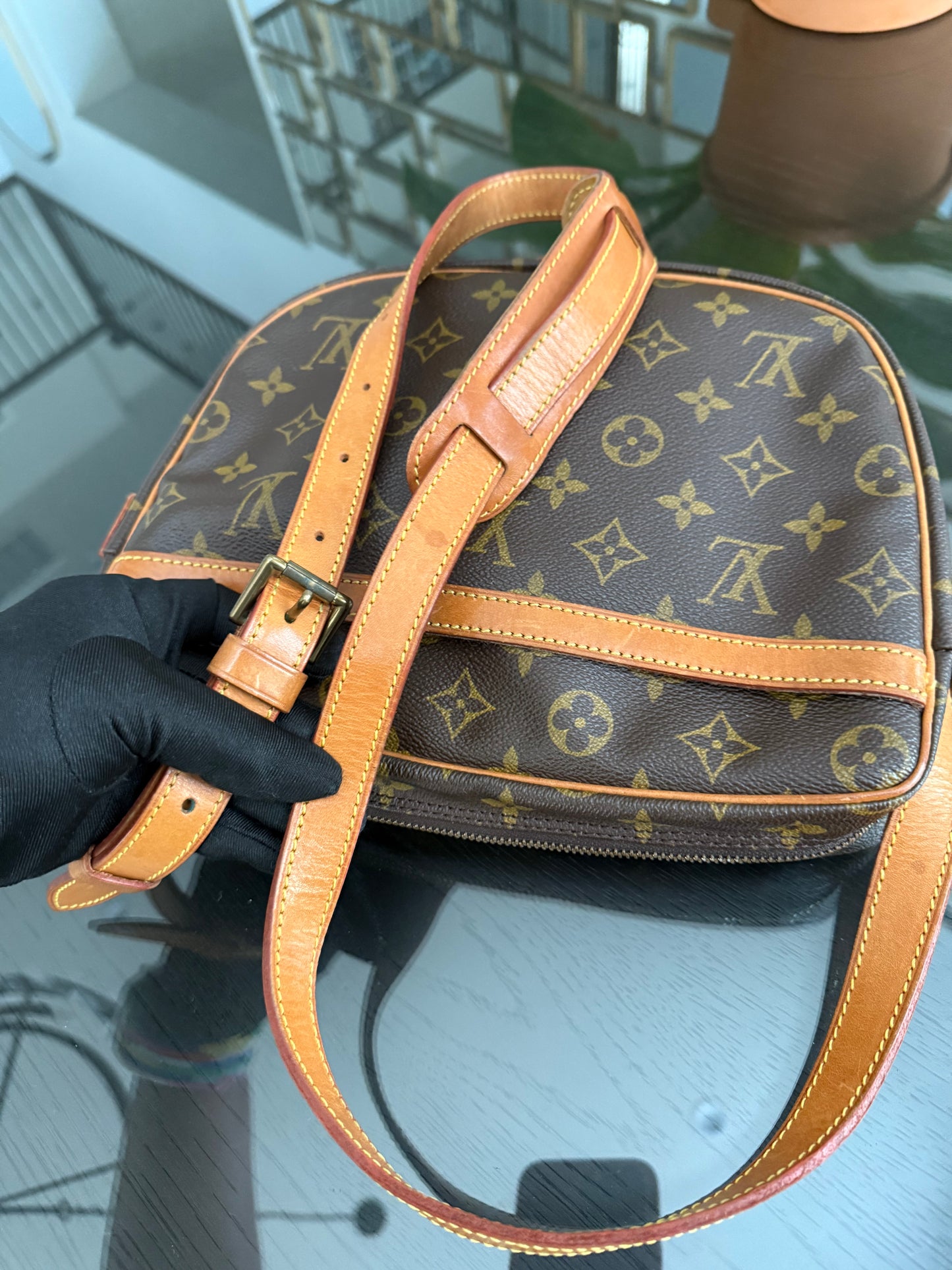 Jeaunefille GM Crossbody 📅 Year: 1989