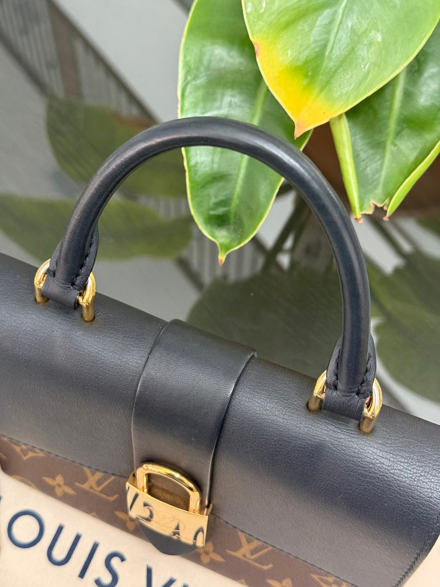 Locky BB Monogram Noir with Original Strap, Dustbag, Box and Paper bag - 📅 Year: 2010