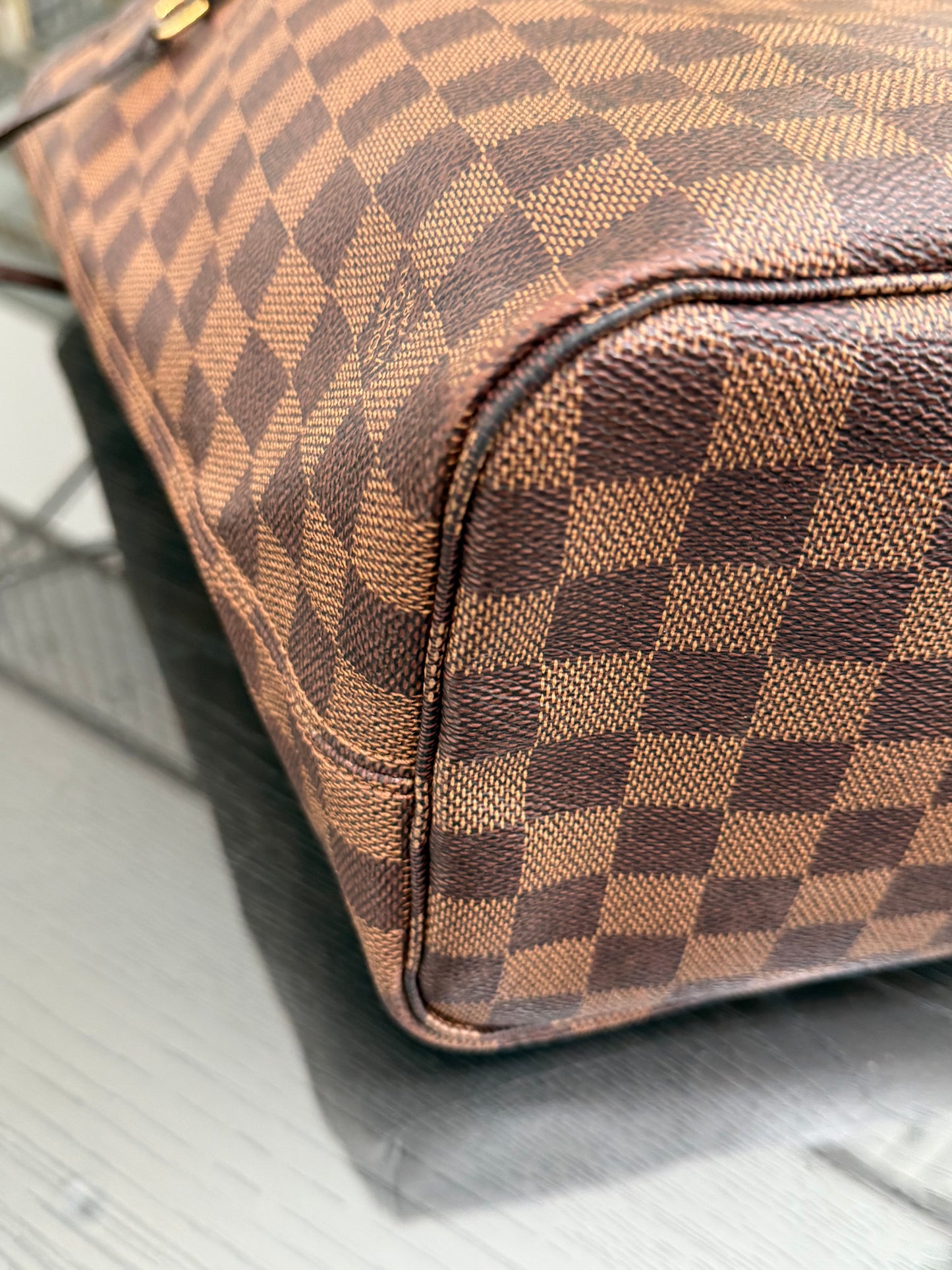 Neverfull MM in Rose Ballerine interior with Dustbag - Microchip