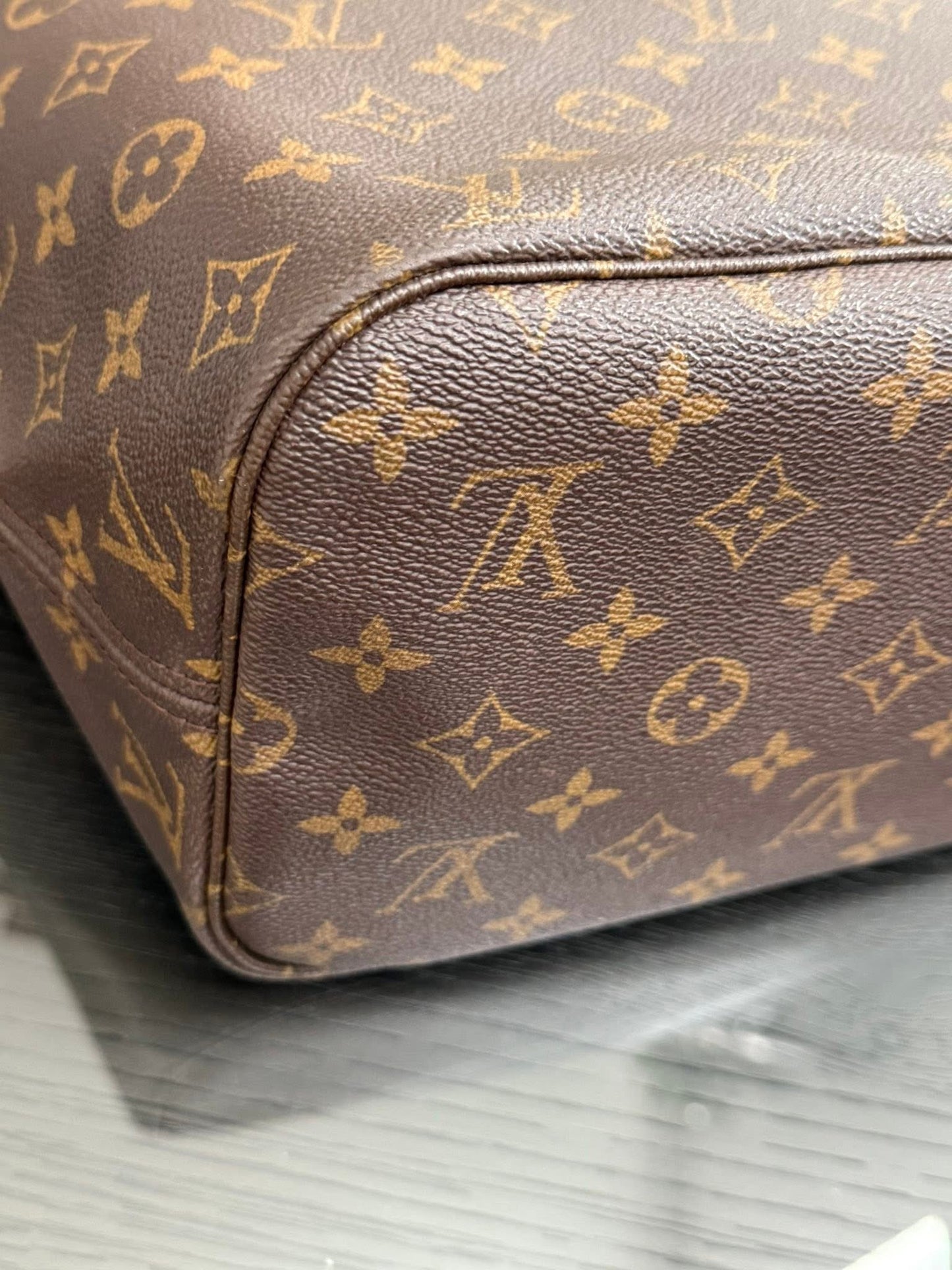 Neverfull MM in Monogram with Dustbag 📅 Year: 2007