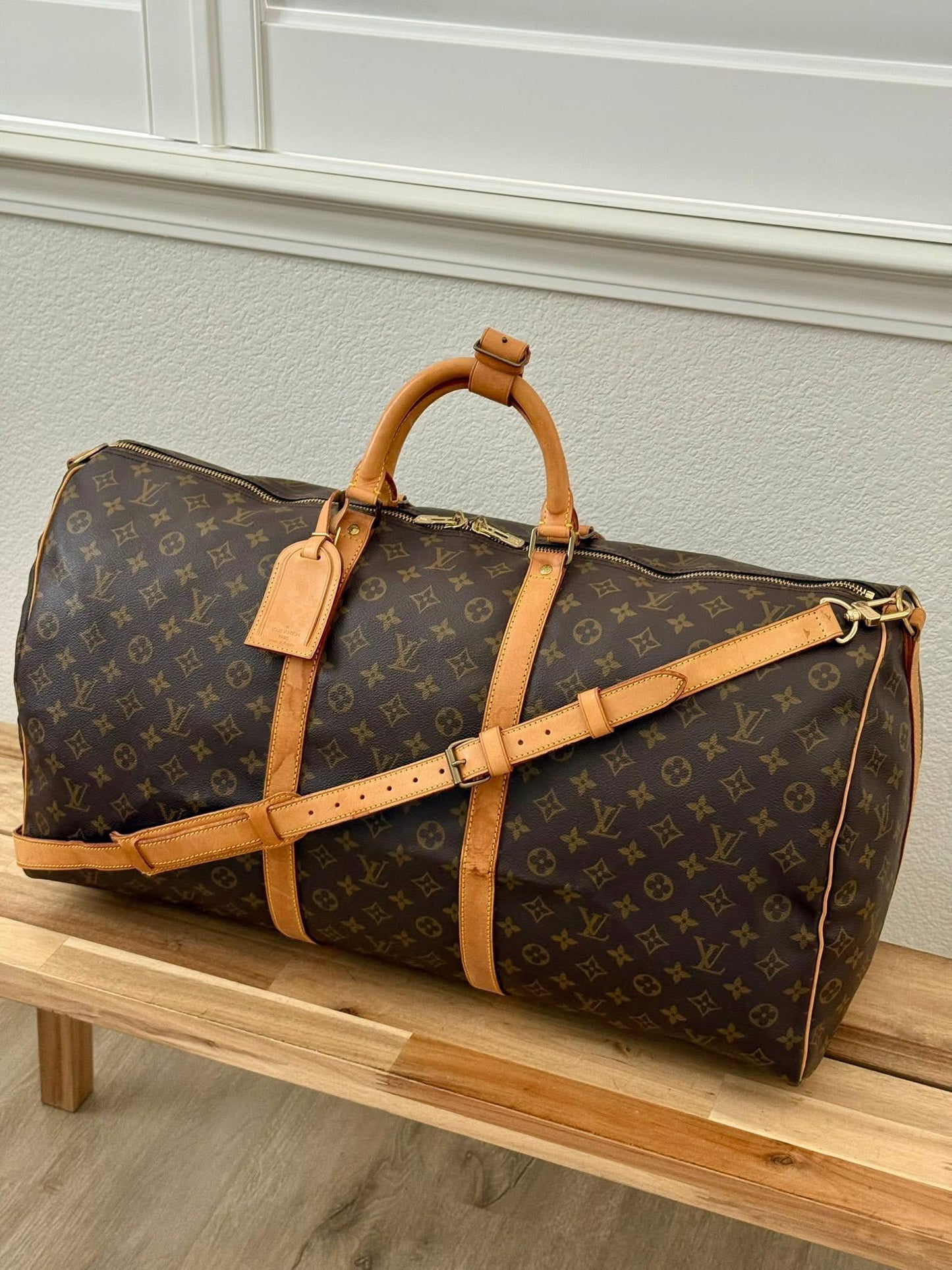 Keepall 60 Bandoulier with Original Strap, Luggage Tag and Poignet 📅 Year: 1991