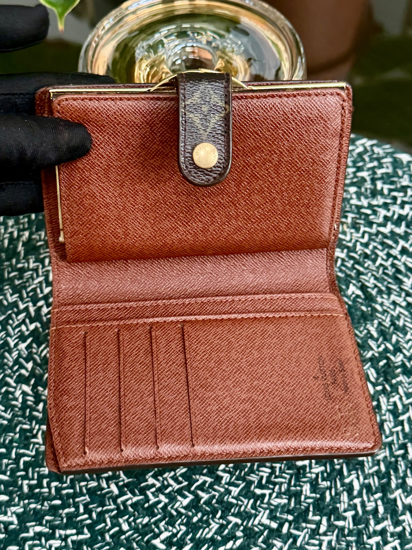 Kisslock Wallet in Monogram 🗓️ Year: 2001
