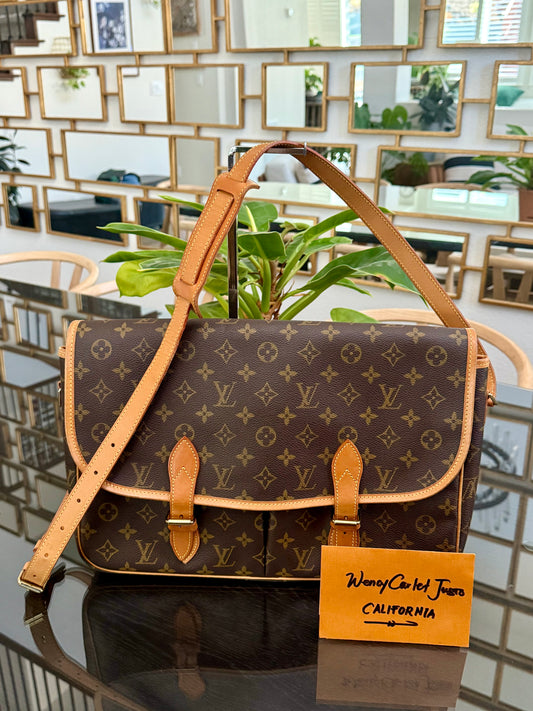 Gibeciere GM Messenger/ Crossbody Bag 📅 Year: 1994