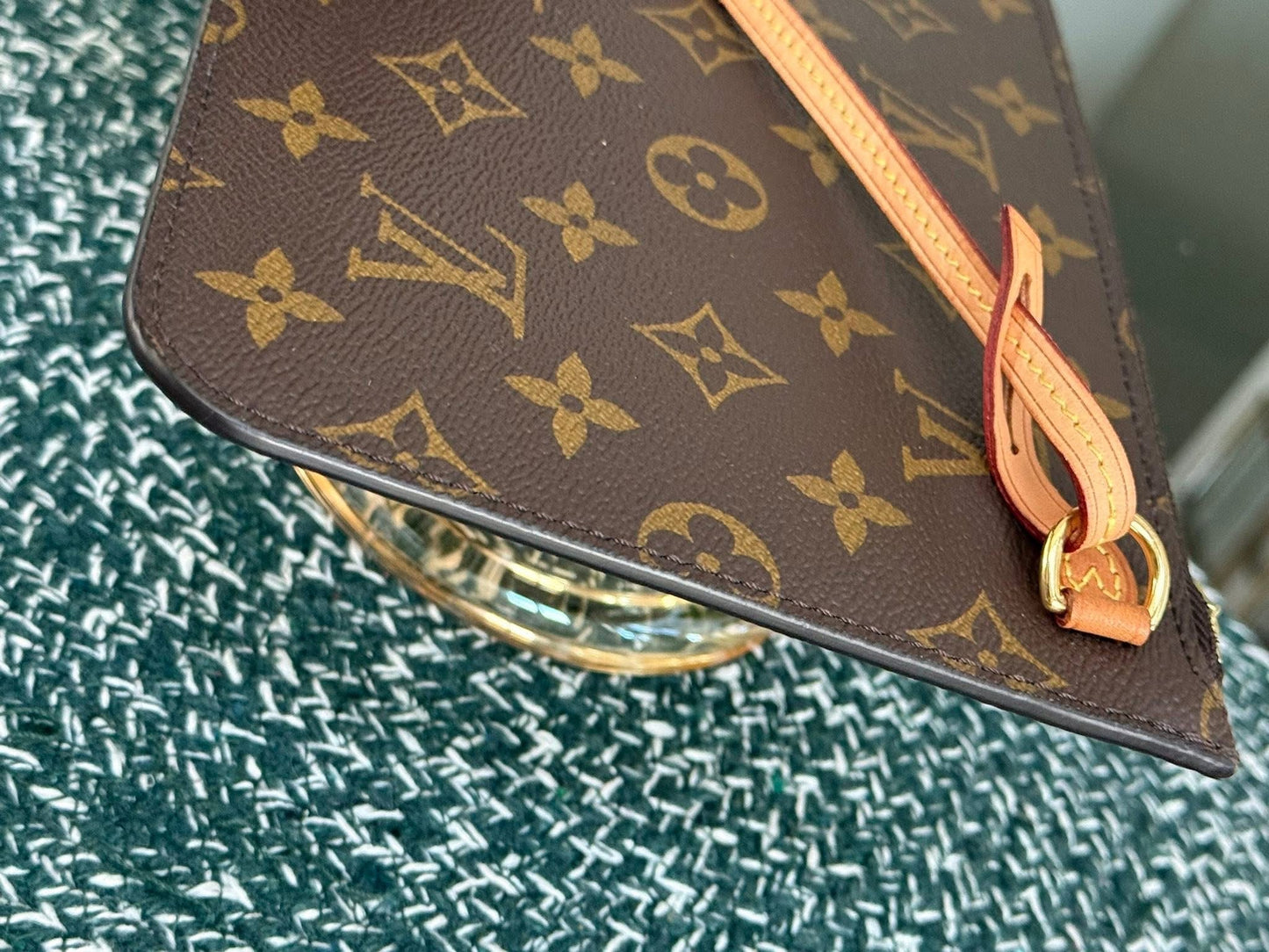 Neverfull MM/GM Pouch with Wriststrap 🗓️ Year: 2021