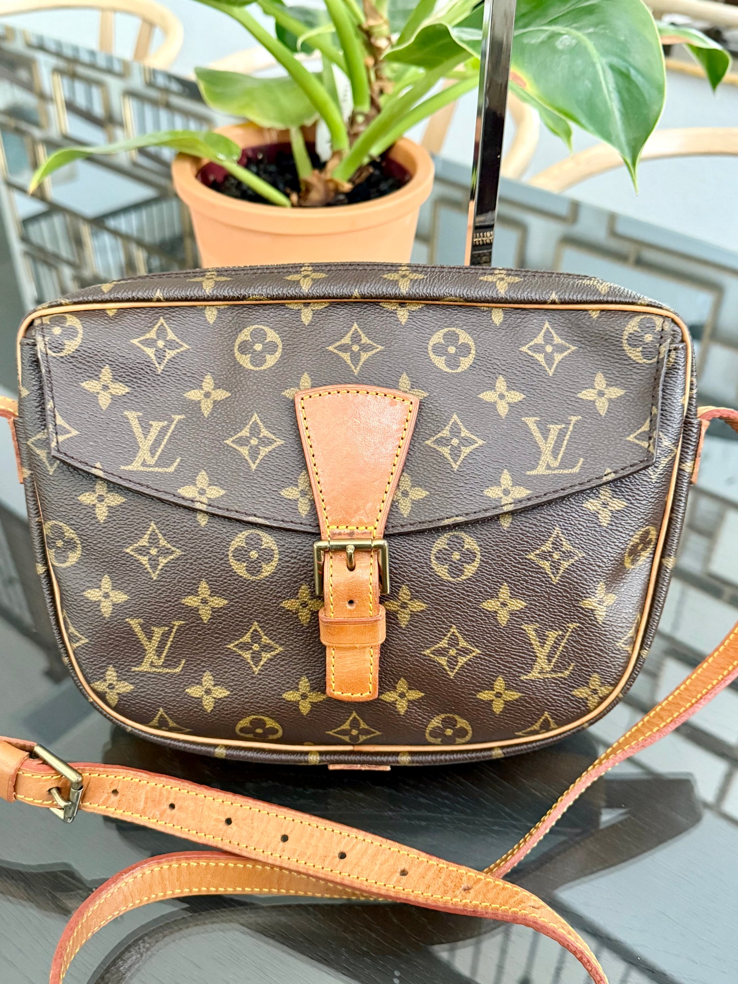 Jeaunefille GM Crossbody - 📅 Year: 1988