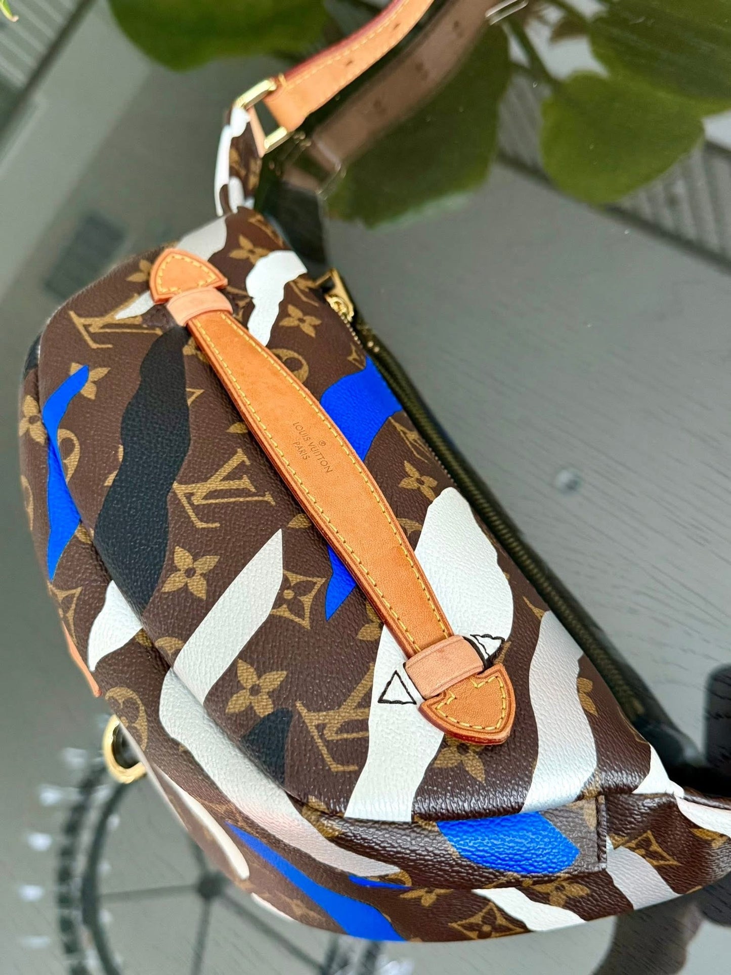Bumbag Monogram League of Legends with Dustbag, Box and Paper bag 🌺- 🗓️ Year 2019