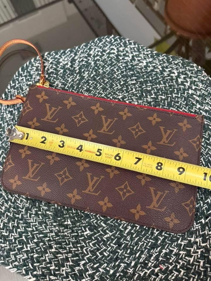 Neverfull MM/GM Pouch in Cerise 🗓️Year 2014