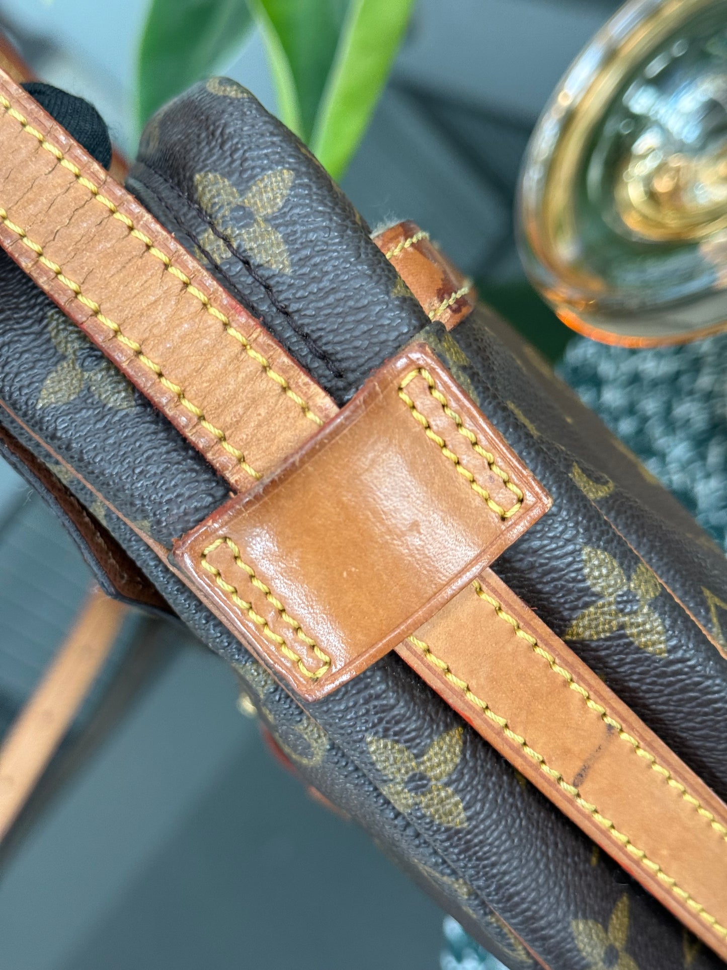 Jeaunefille MM Crossbody 📅 Year: 1990