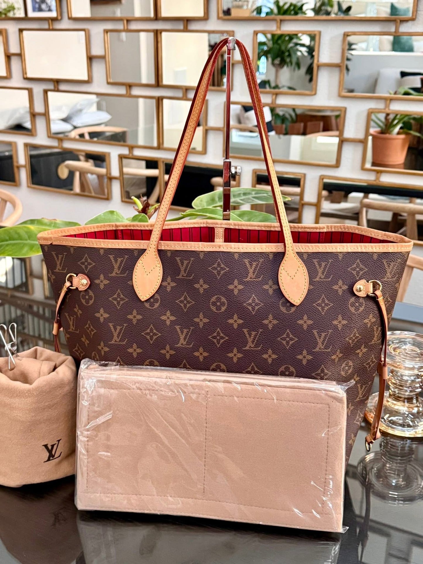 Neverfull MM Monogram in Cerise interior with Dustbag and Insert Organizer 🌺 📅 Year: 2018