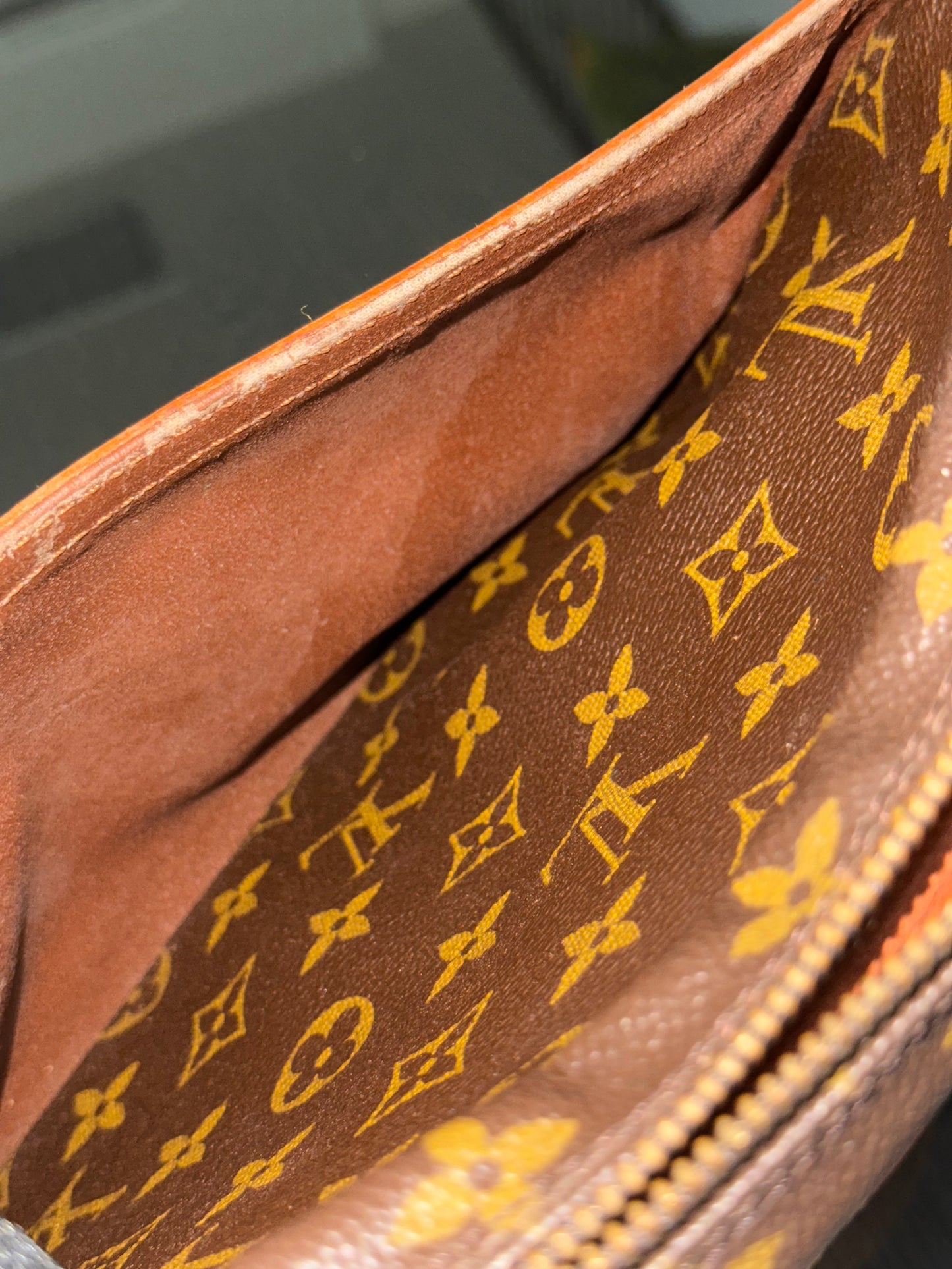 Jeaunefille GM Crossbody - 📅 Year: 1988