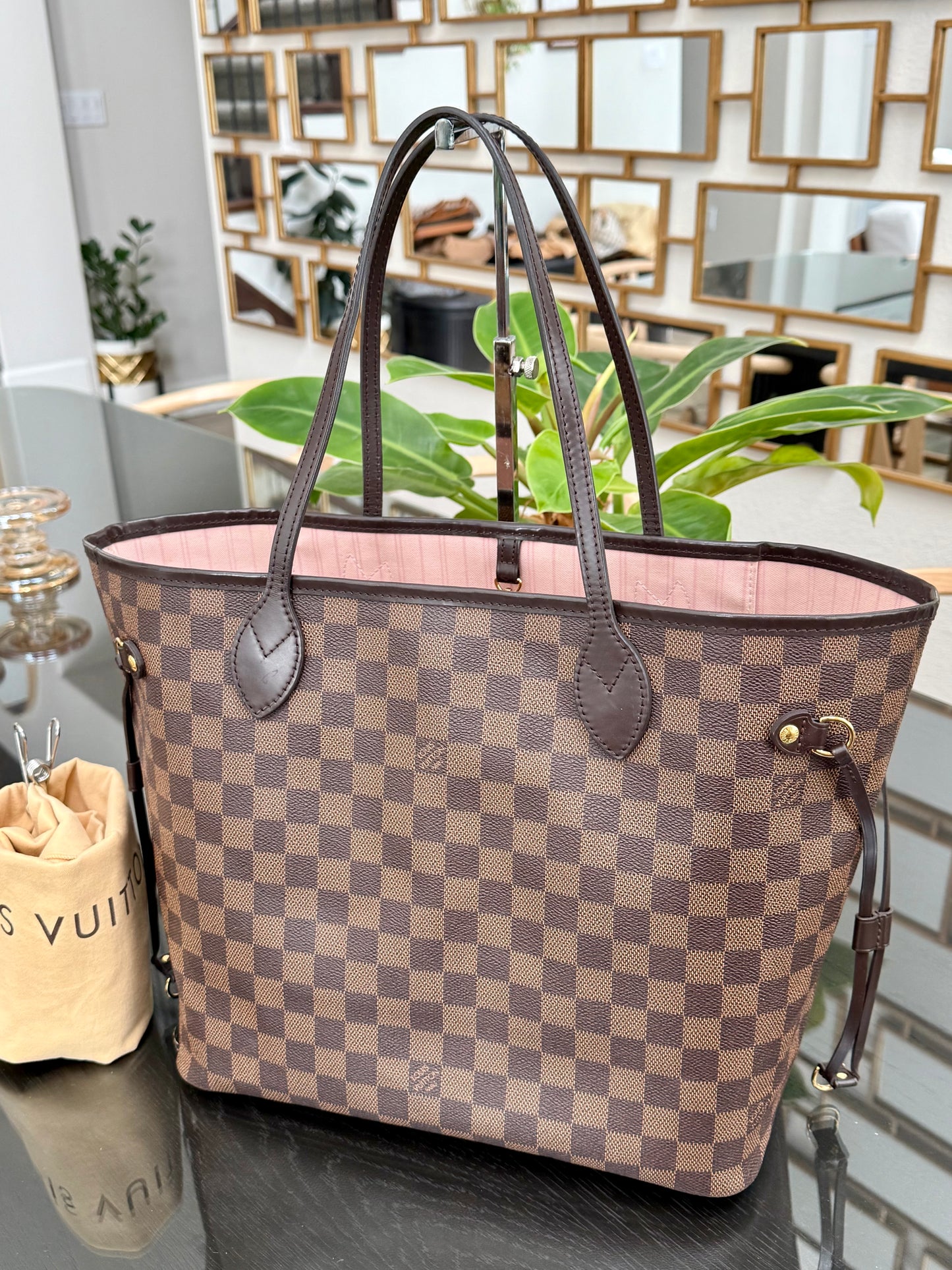 Neverfull MM in Rose Ballerine interior with Dustbag - Microchip