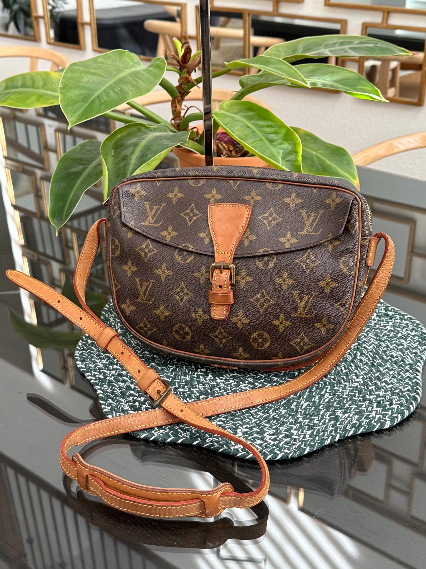 Jeaunefille MM Crossbody 📅 Year: 1990